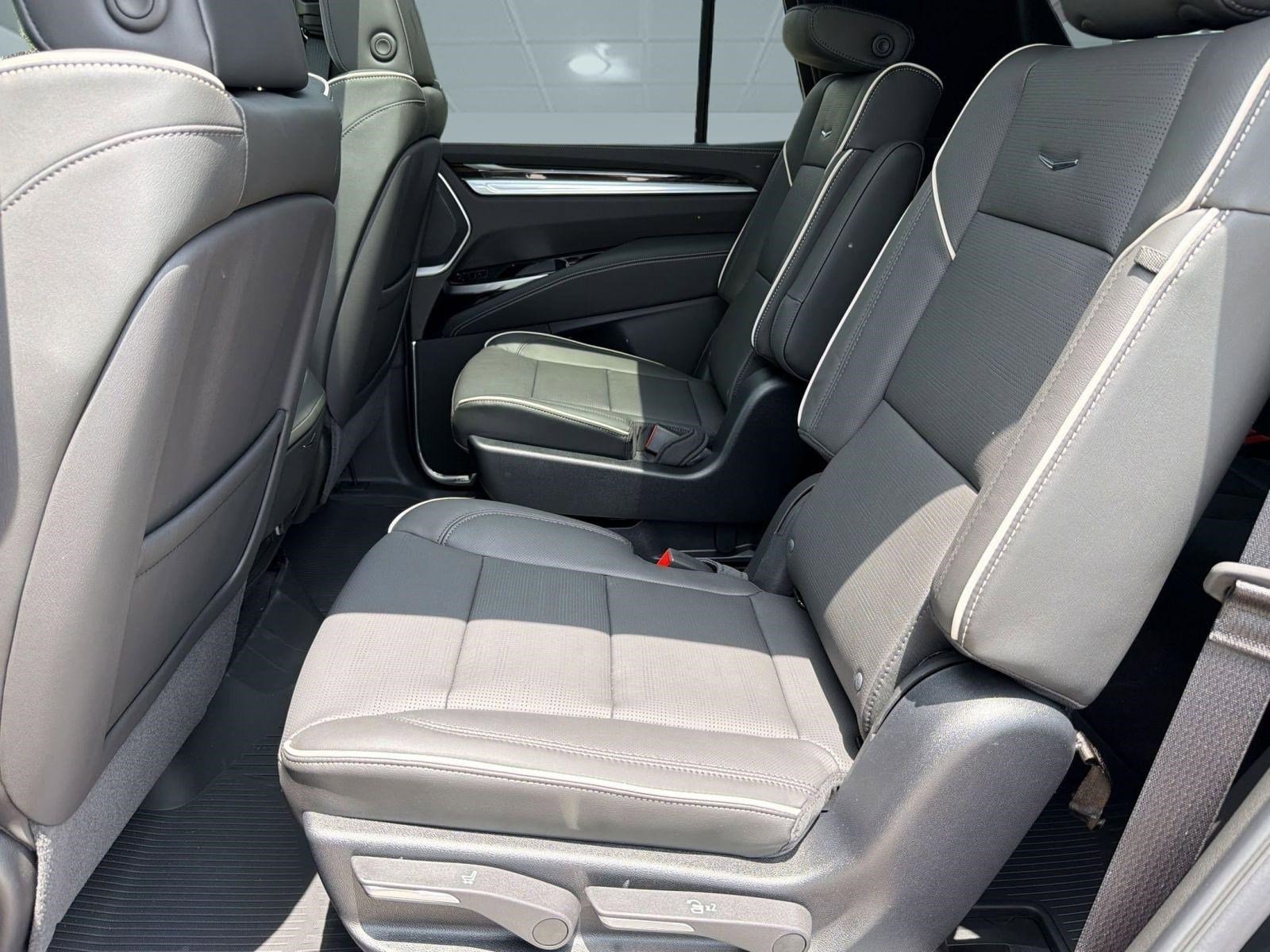2026 Cadillac Escalade Luxury - Photo 13