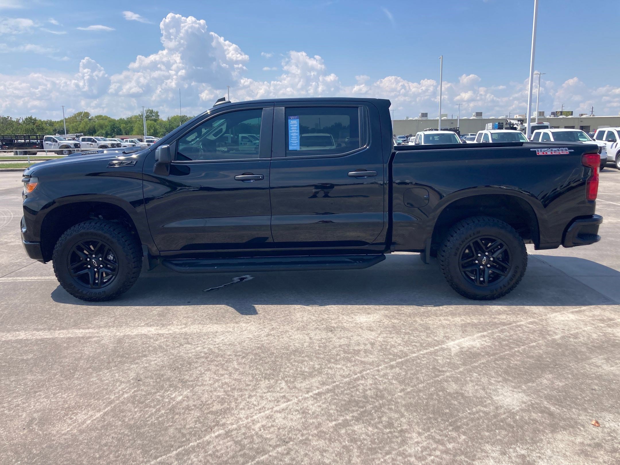 2024 Chevrolet Silverado 1500 Custom Trail Boss photo 2