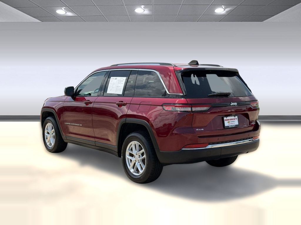 Used 2023 Jeep Grand Cherokee Laredo 4x4 SUV