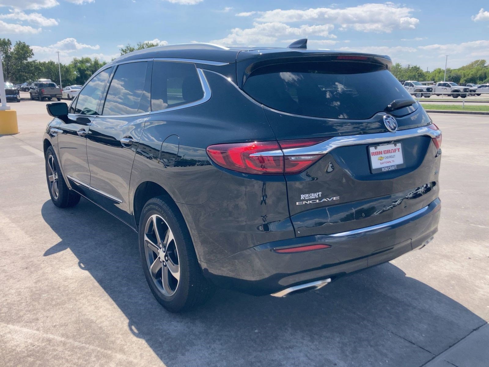 2020 Buick Enclave Essence photo 2