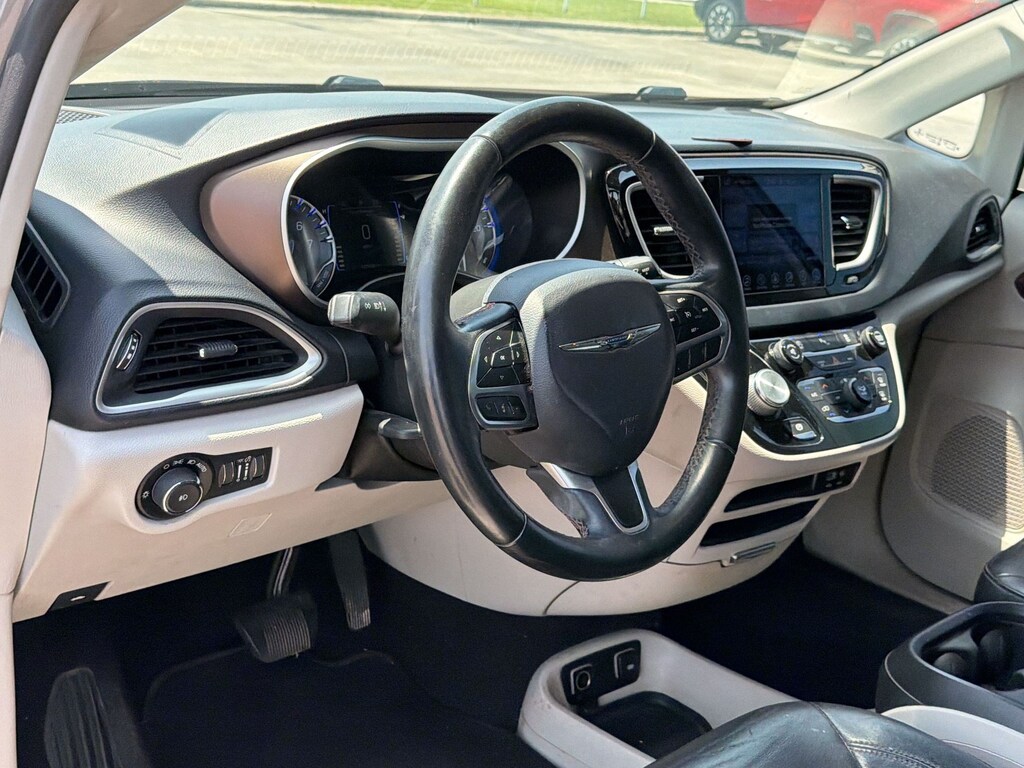 Used 2017 Chrysler Pacifica Touring-L Minivan