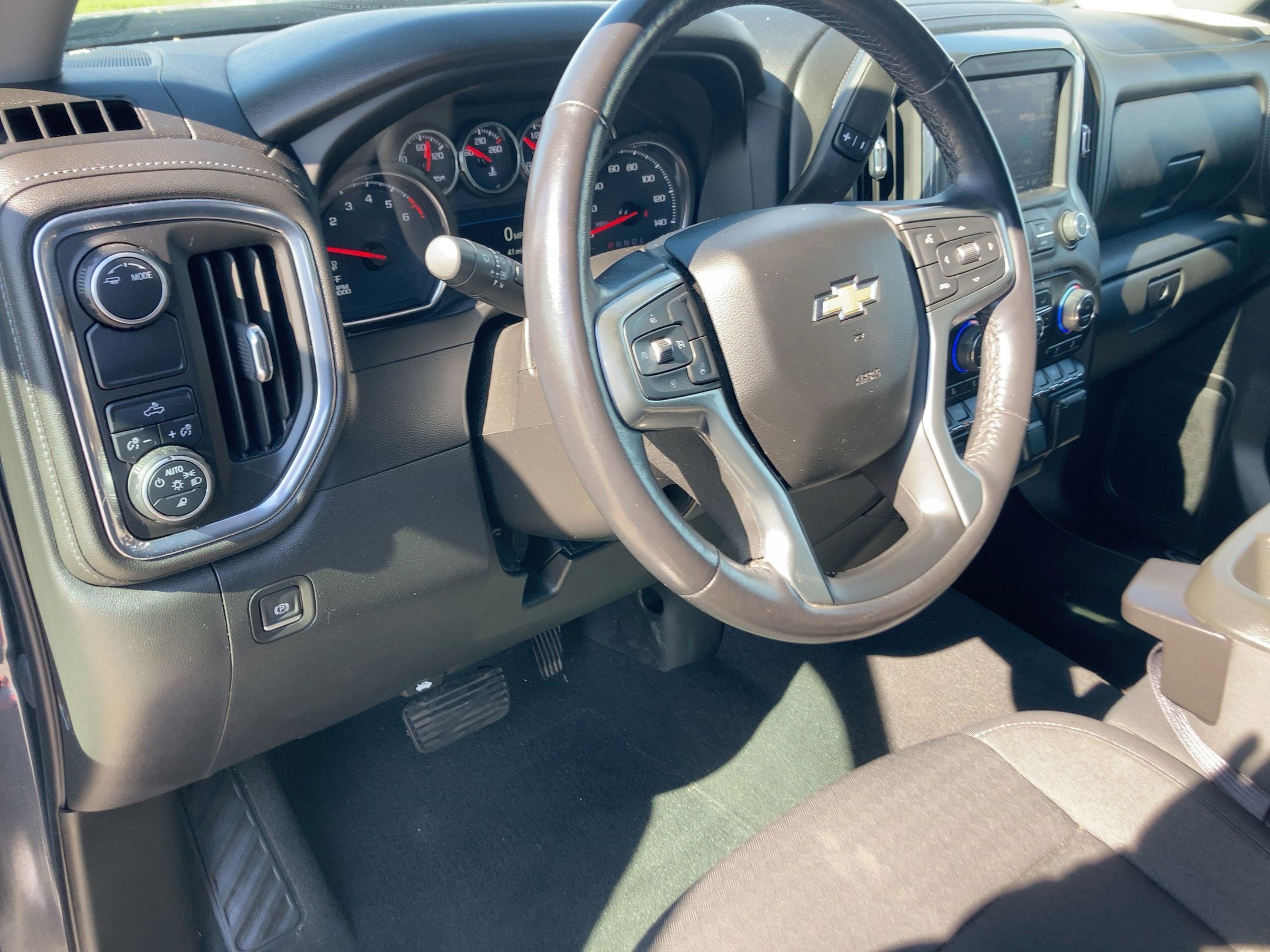 2022 Chevrolet Silverado 1500 LT photo 4