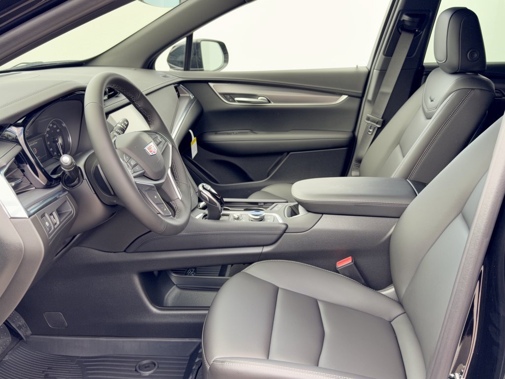New 2026 CADILLAC XT5 Luxury SUV