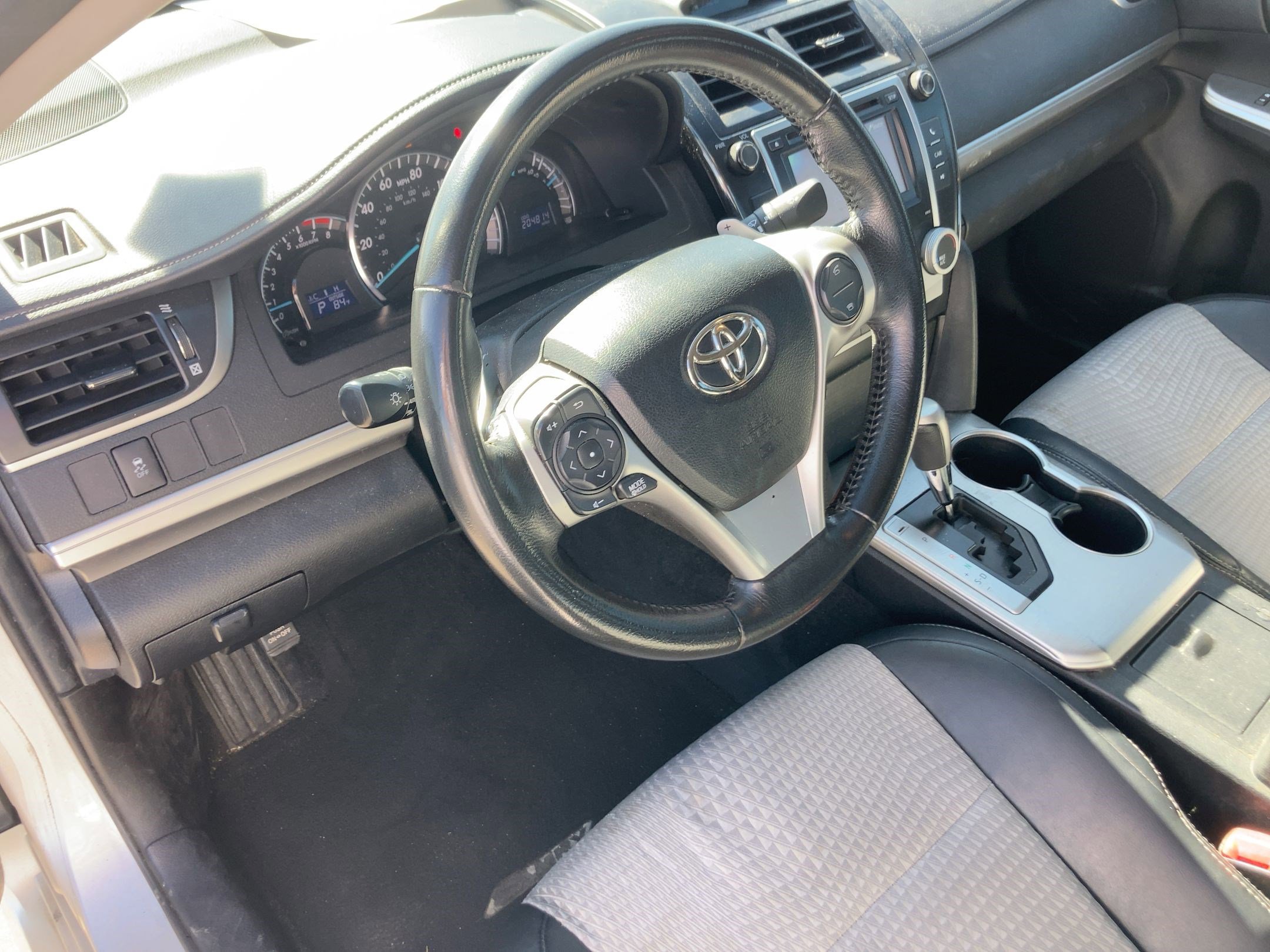 2012 Toyota Camry SE photo 4