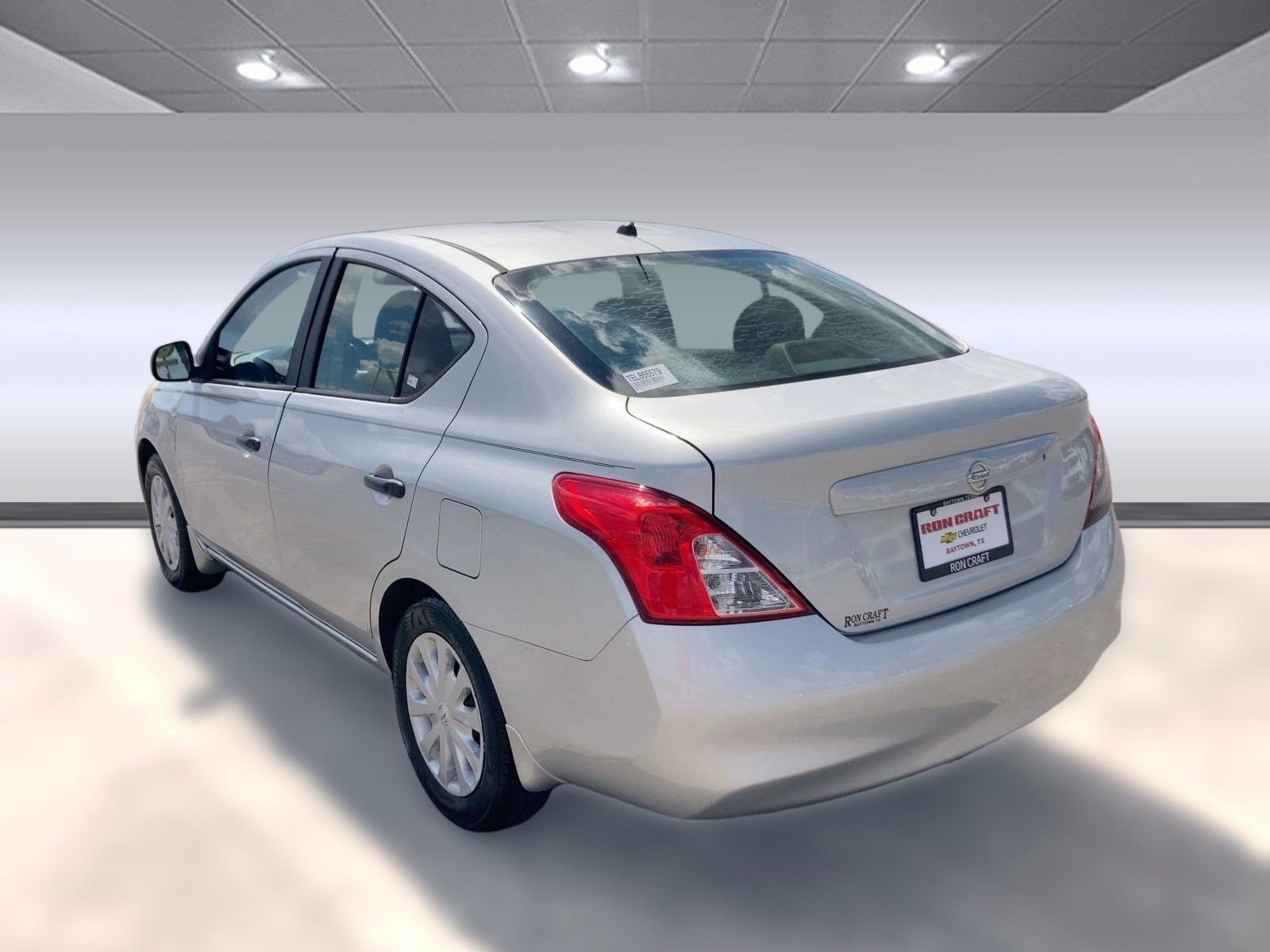 2014 Nissan Versa S photo 3