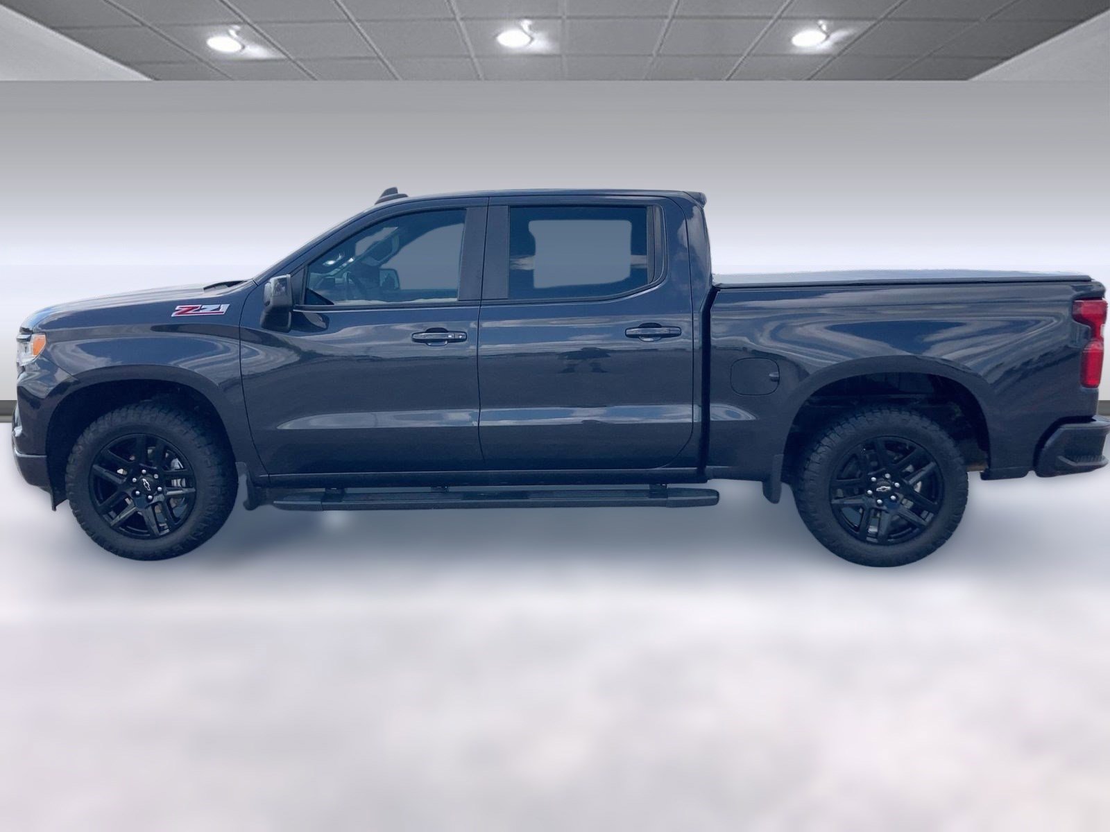 2023 Chevrolet Silverado 1500 RST photo 2