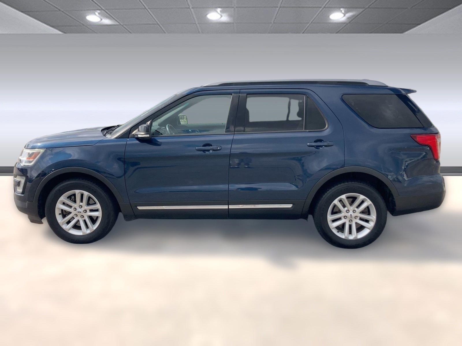 2017 Ford Explorer XLT photo 2