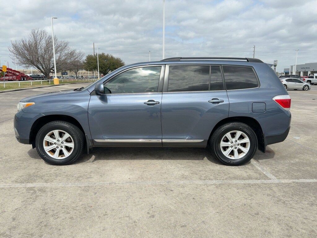 Used 2013 Toyota Highlander SE V6 SUV