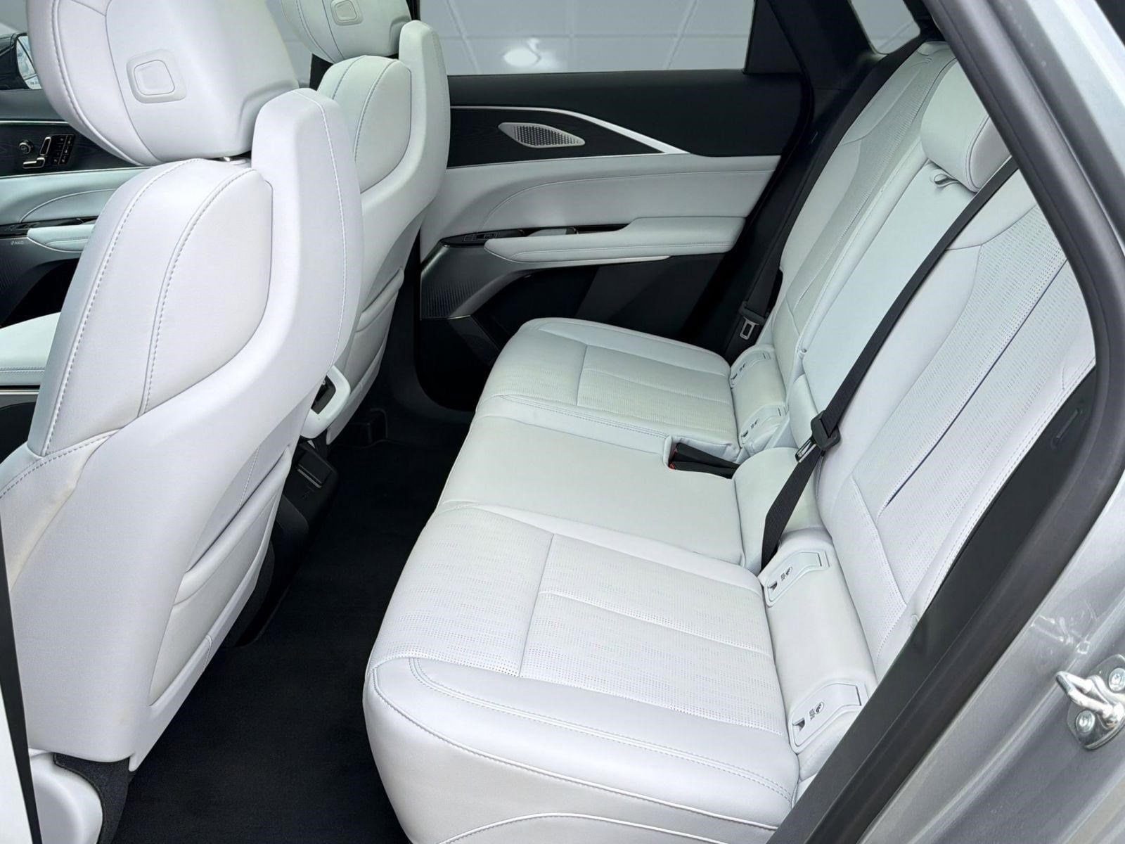 2025 Cadillac LYRIQ Luxury 2 - Photo 14