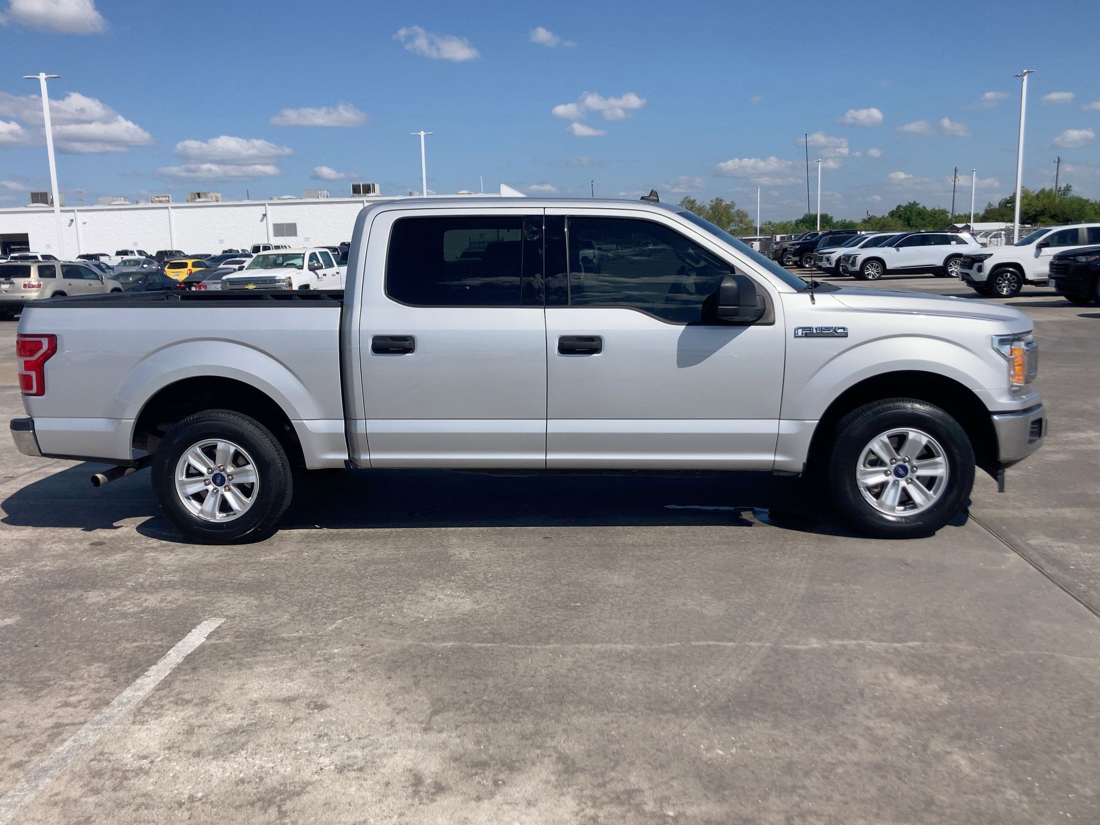 2019 Ford F-150 XLT photo 2