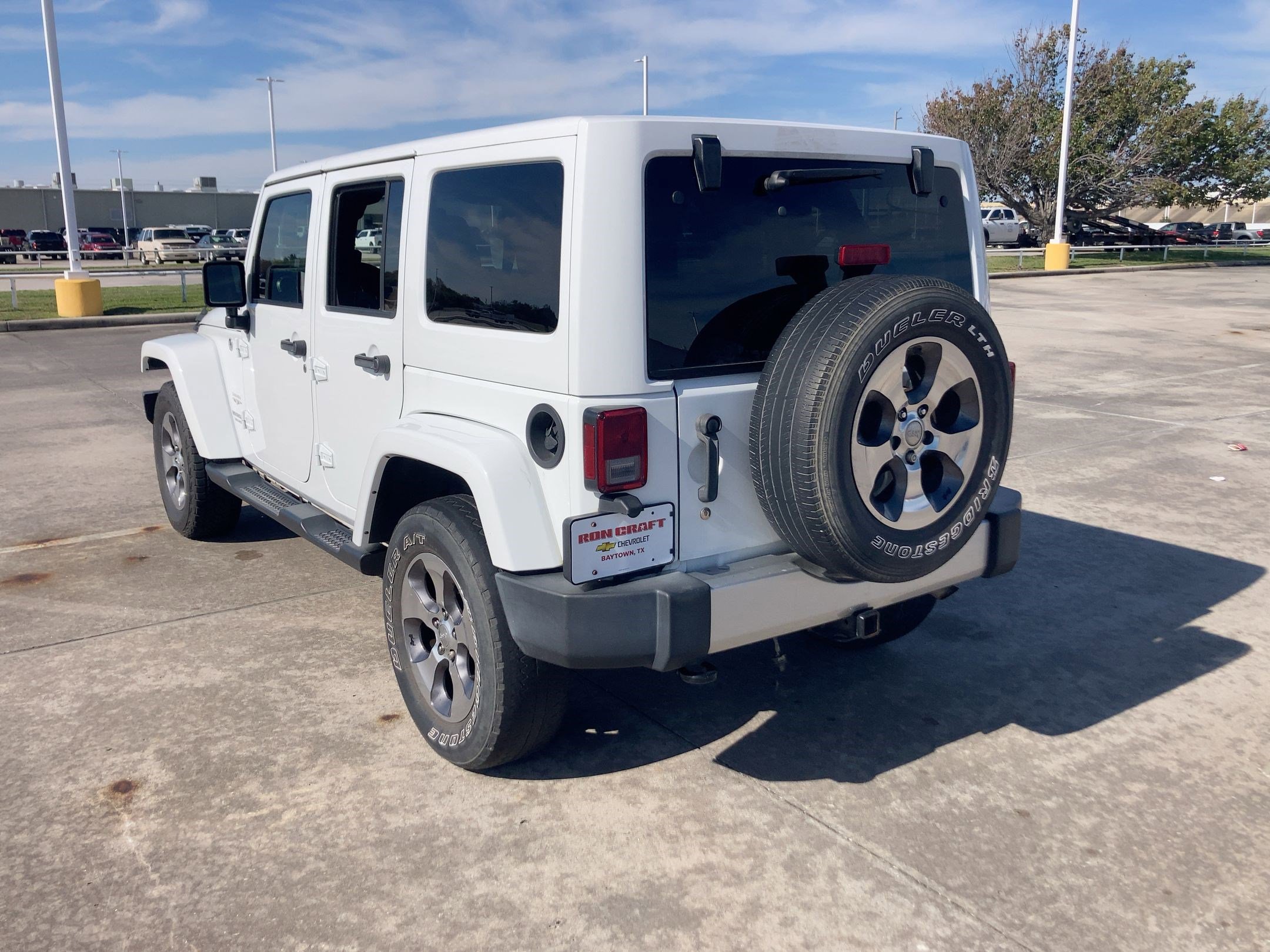 2017 Jeep Wrangler Unlimited Sahara photo 3