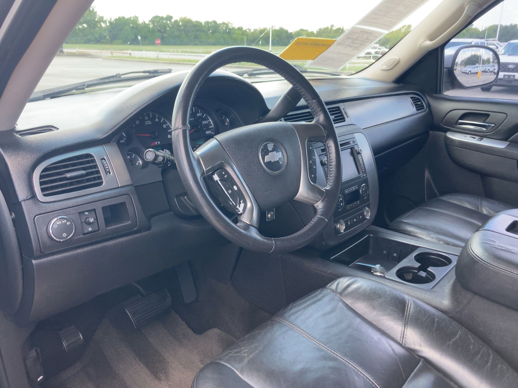 2007 Chevrolet Suburban 1500 LT photo 4