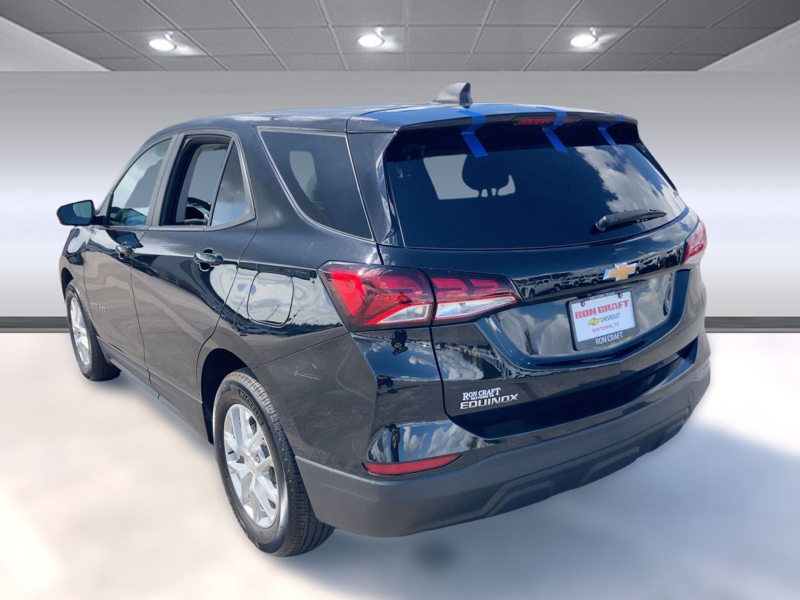 2023 Chevrolet Equinox LS photo 3