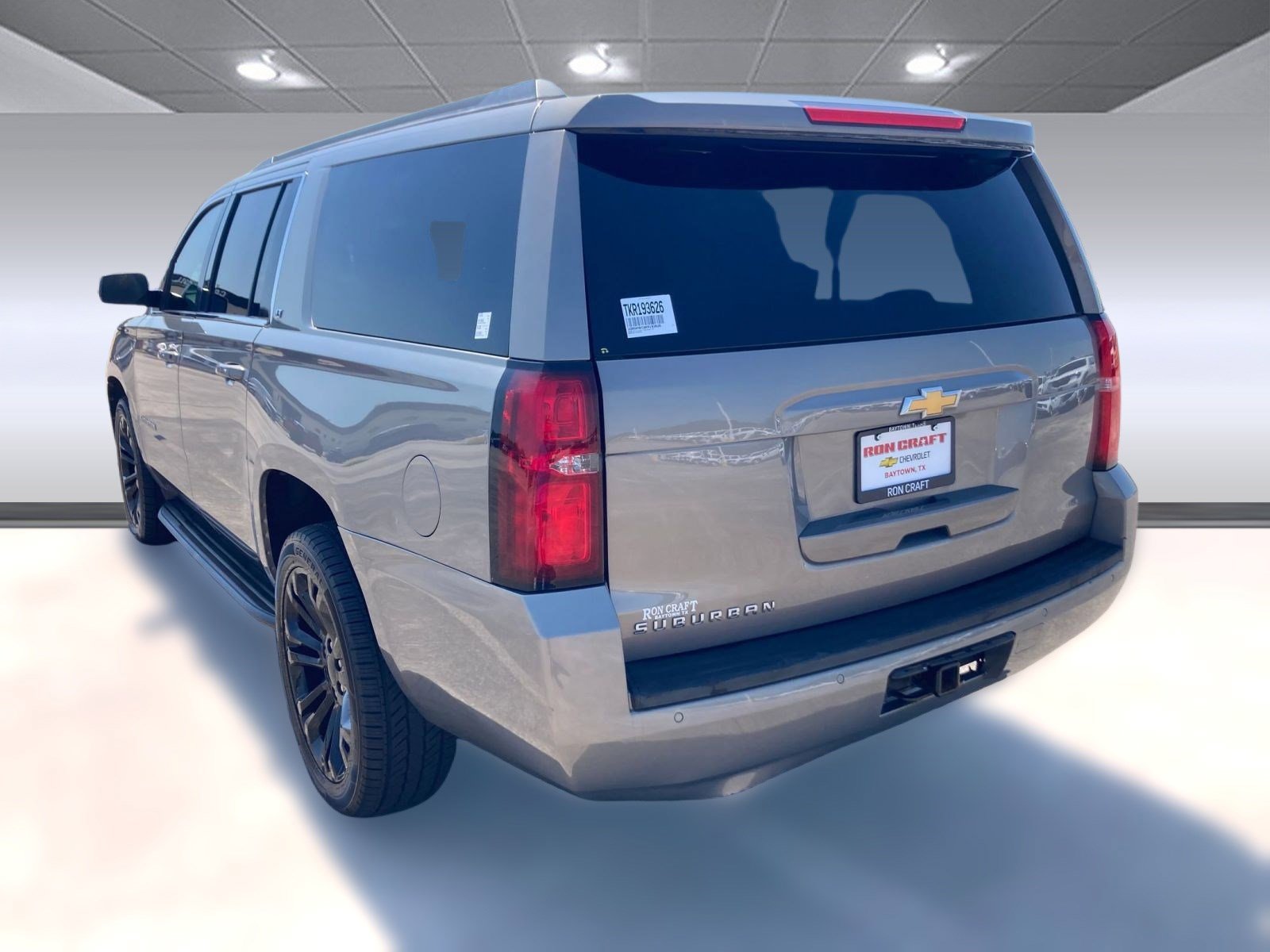 2019 Chevrolet Suburban LT photo 3