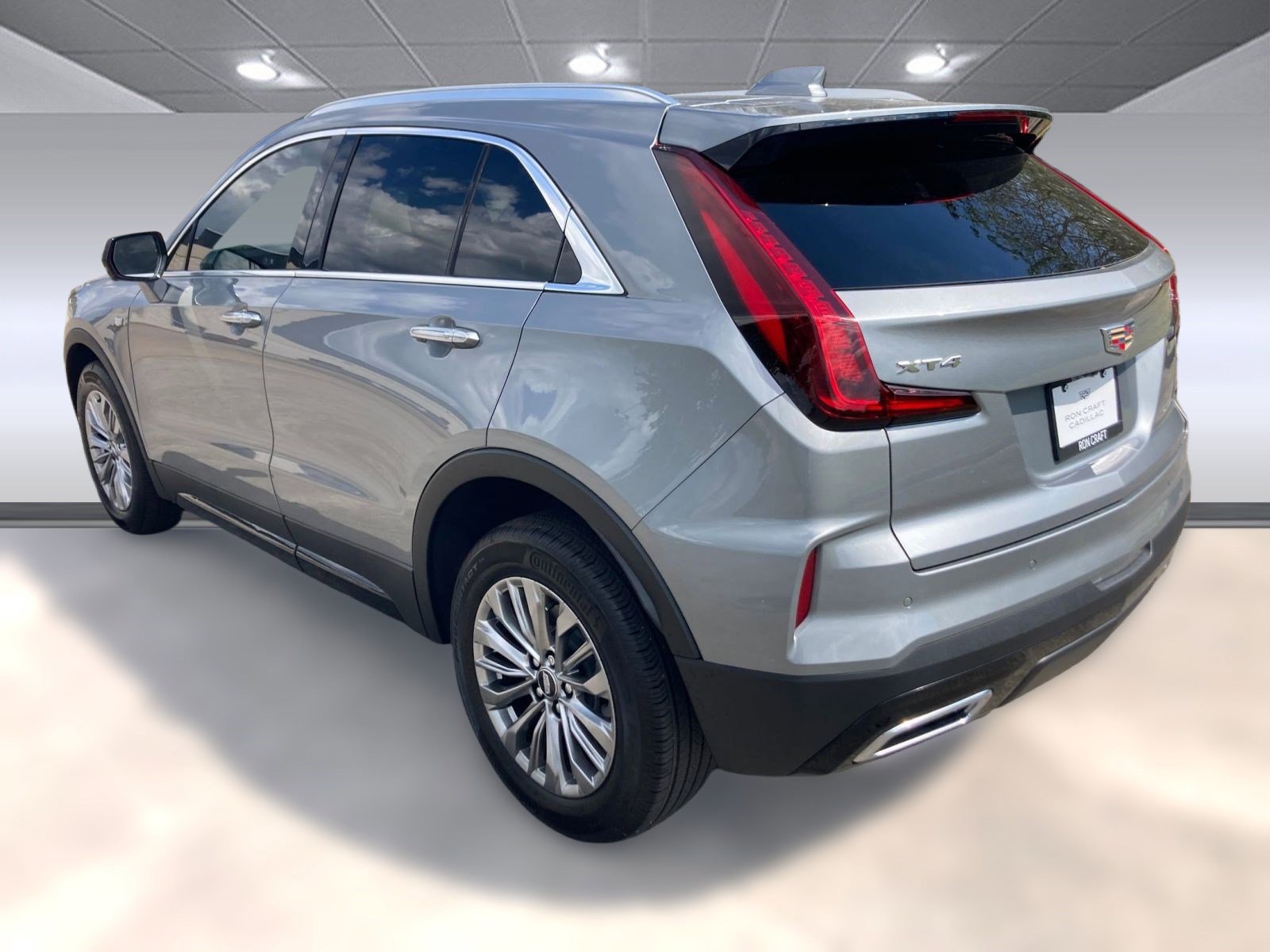 2025 Cadillac XT4 Premium Luxury photo 3