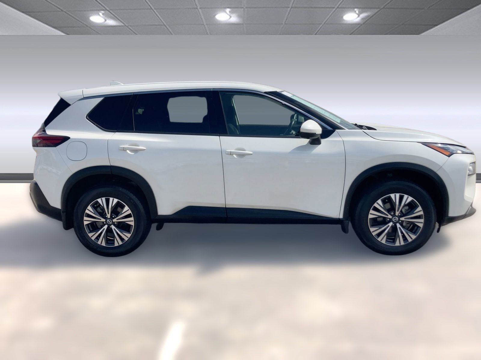 2021 Nissan Rogue SV photo 3