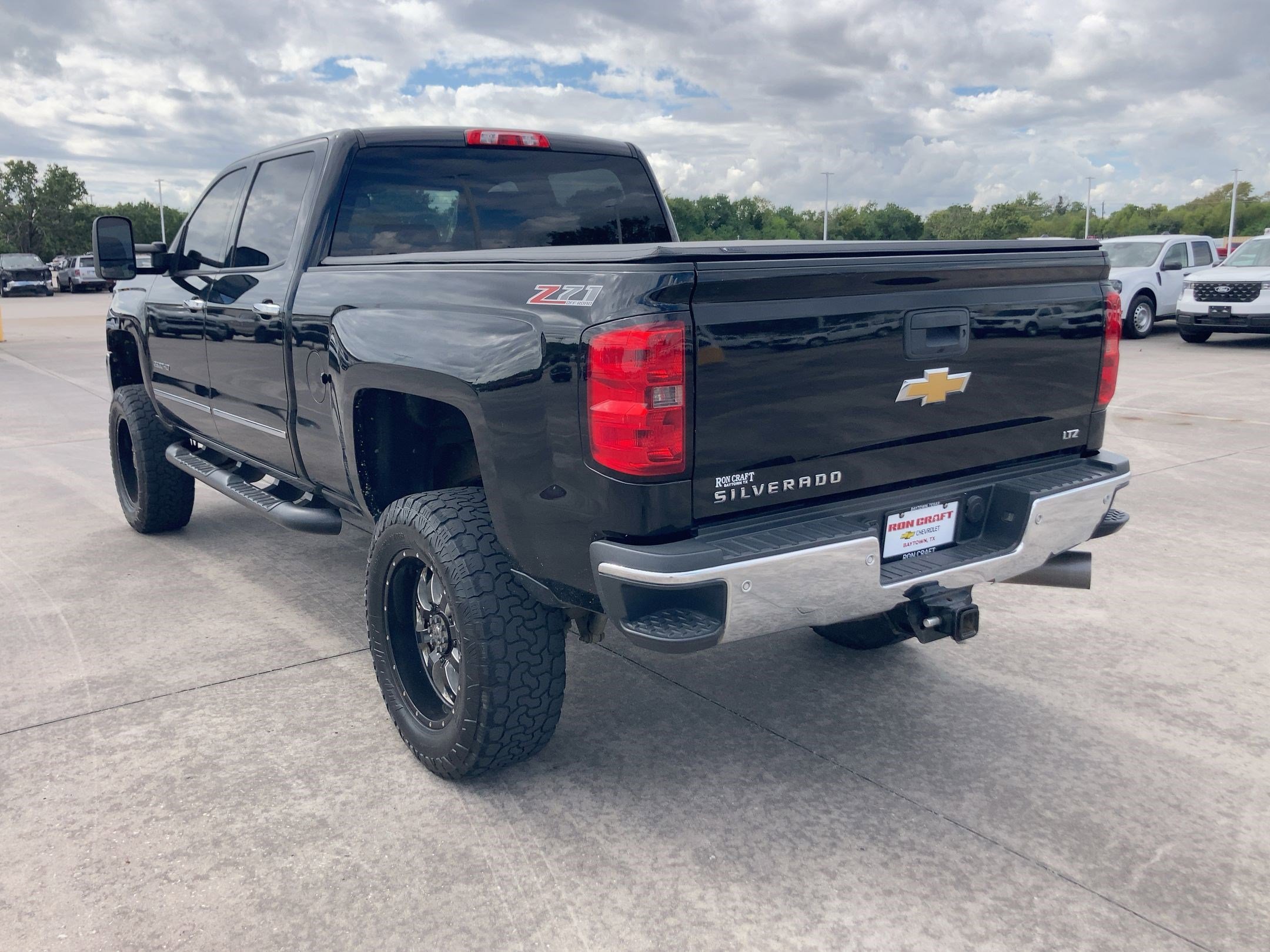 2015 Chevrolet Silverado 2500HD LTZ photo 3