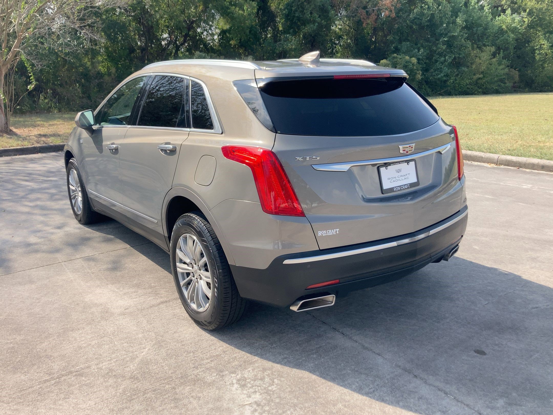 2017 Cadillac XT5 Luxury photo 3