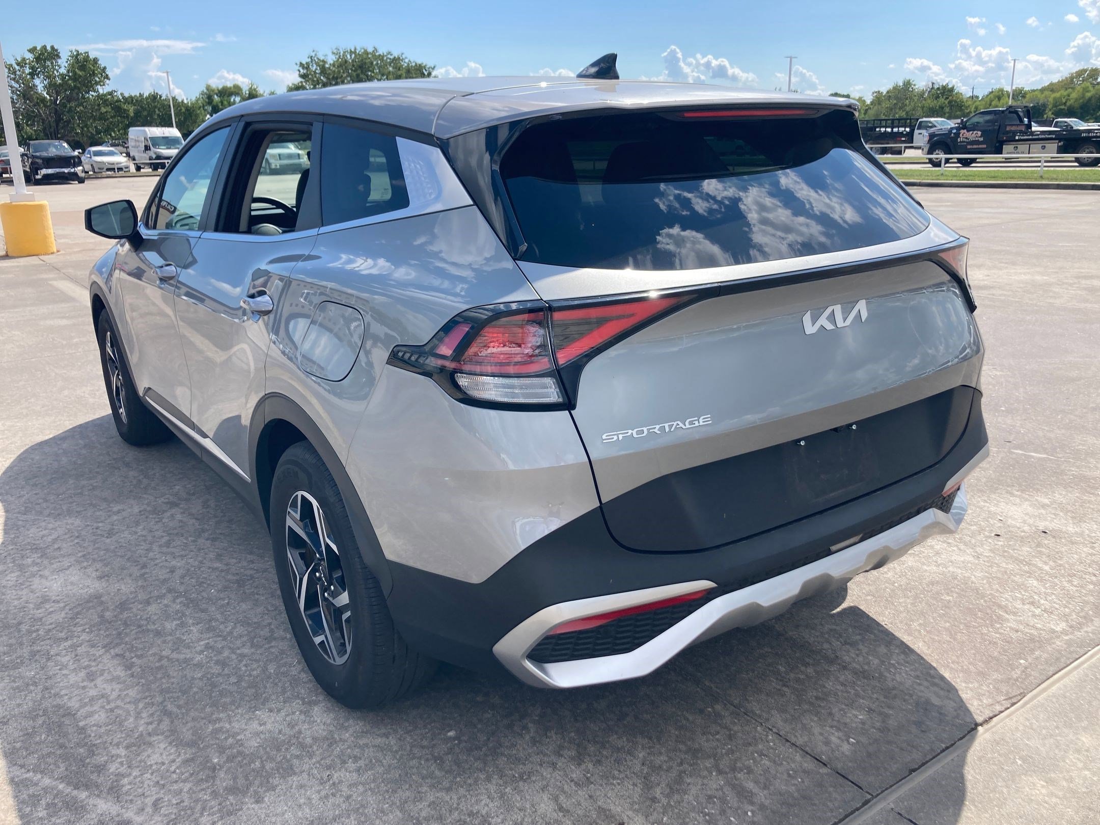 2024 Kia Sportage LX photo 3