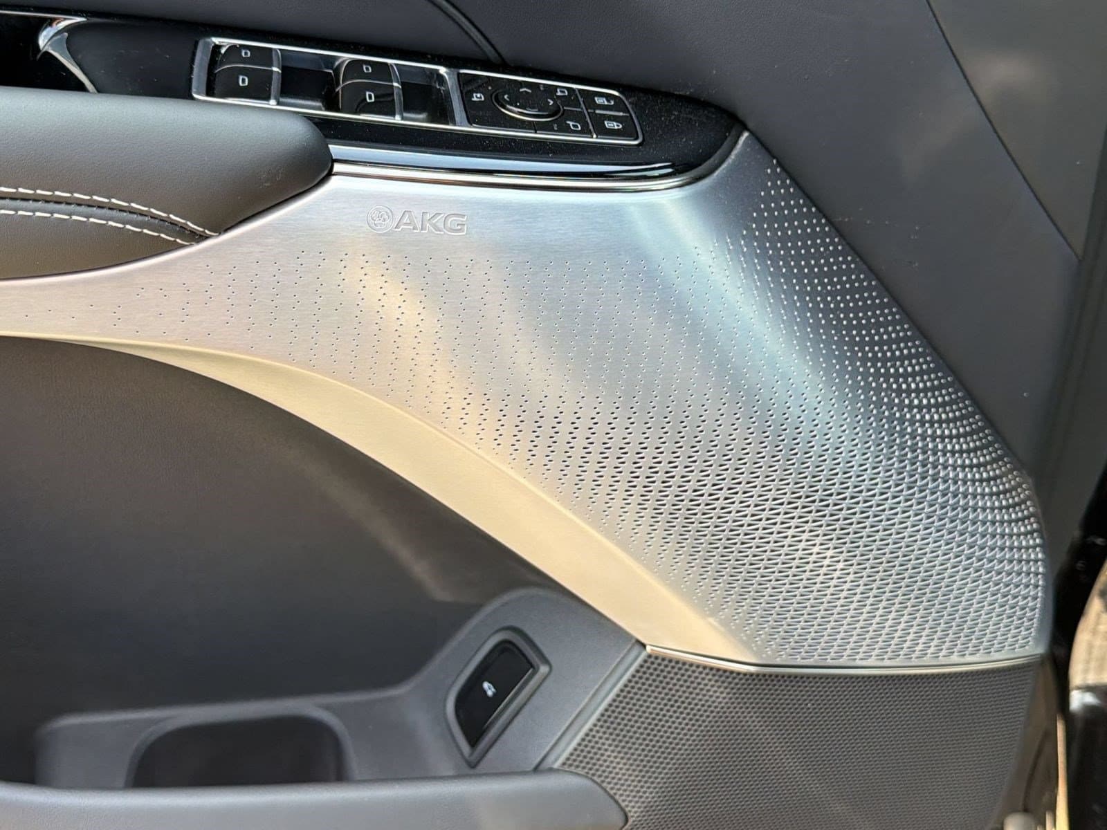 2026 Cadillac LYRIQ V Premium - Photo 25