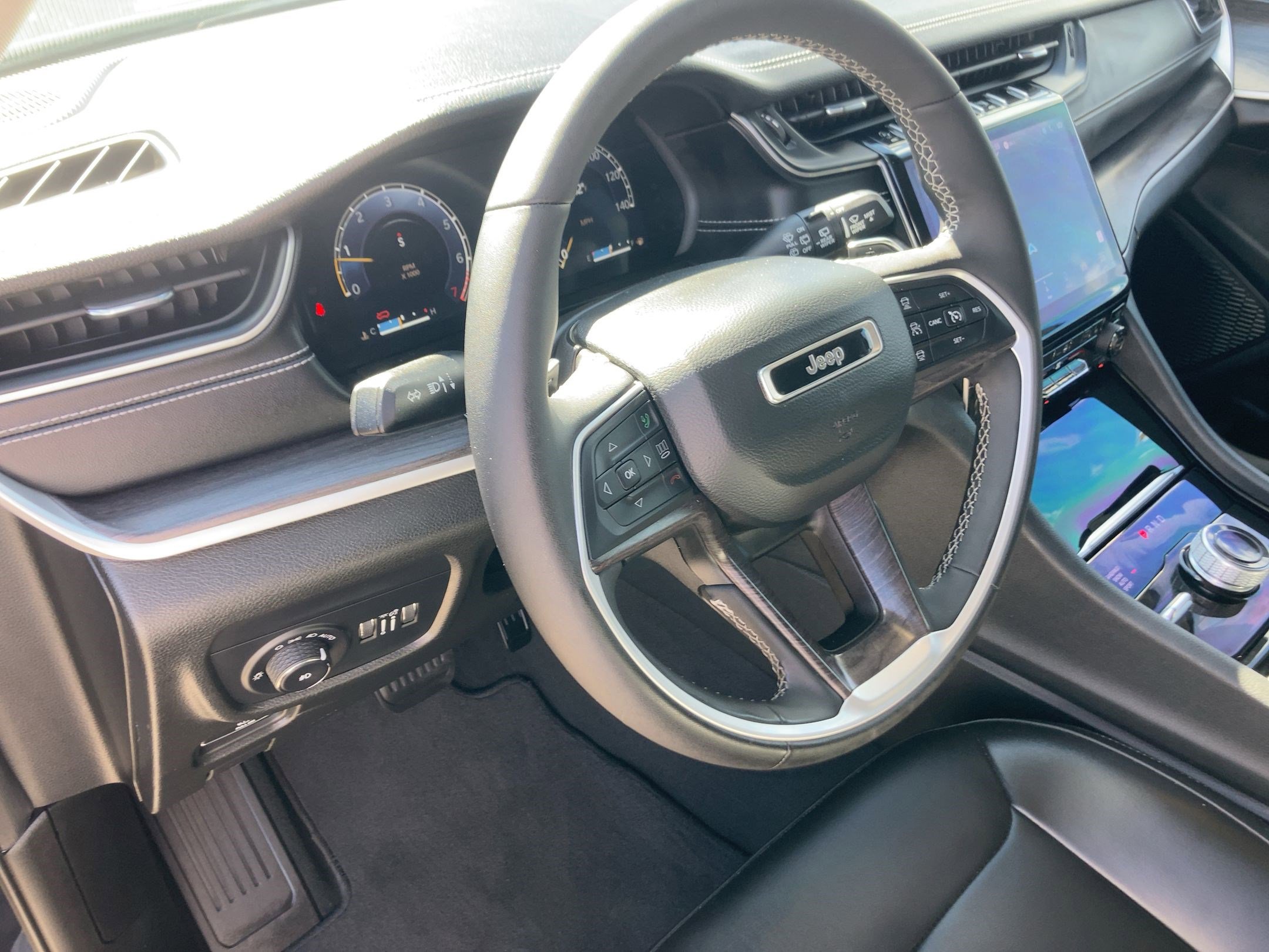 2023 Jeep Grand Cherokee Limited photo 3