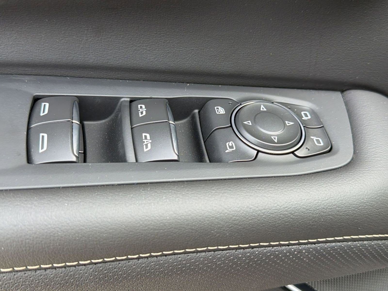 2025 Chevrolet Suburban Premier - Photo 12