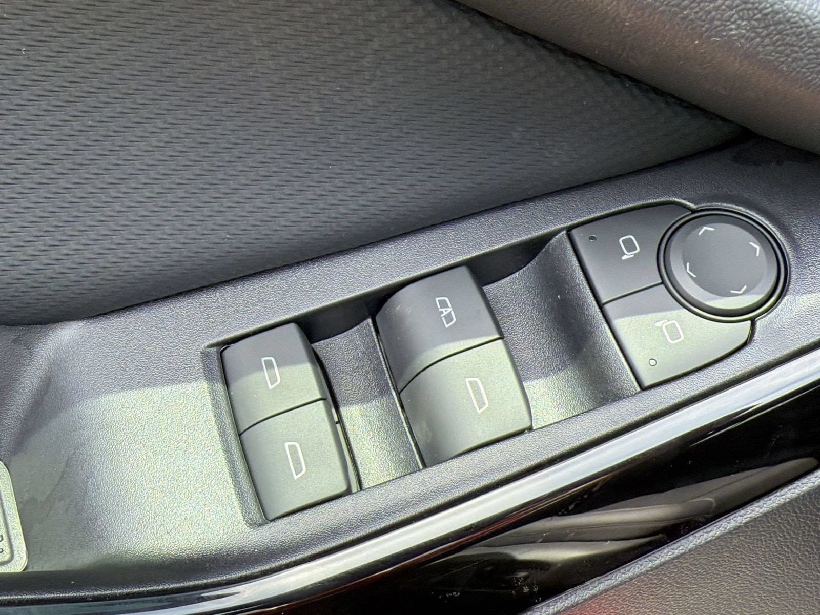 2027 Chevrolet Equinox LT - Photo 15