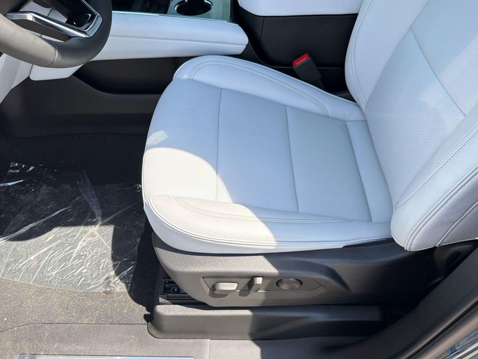2025 Chevrolet Suburban Premier - Photo 12