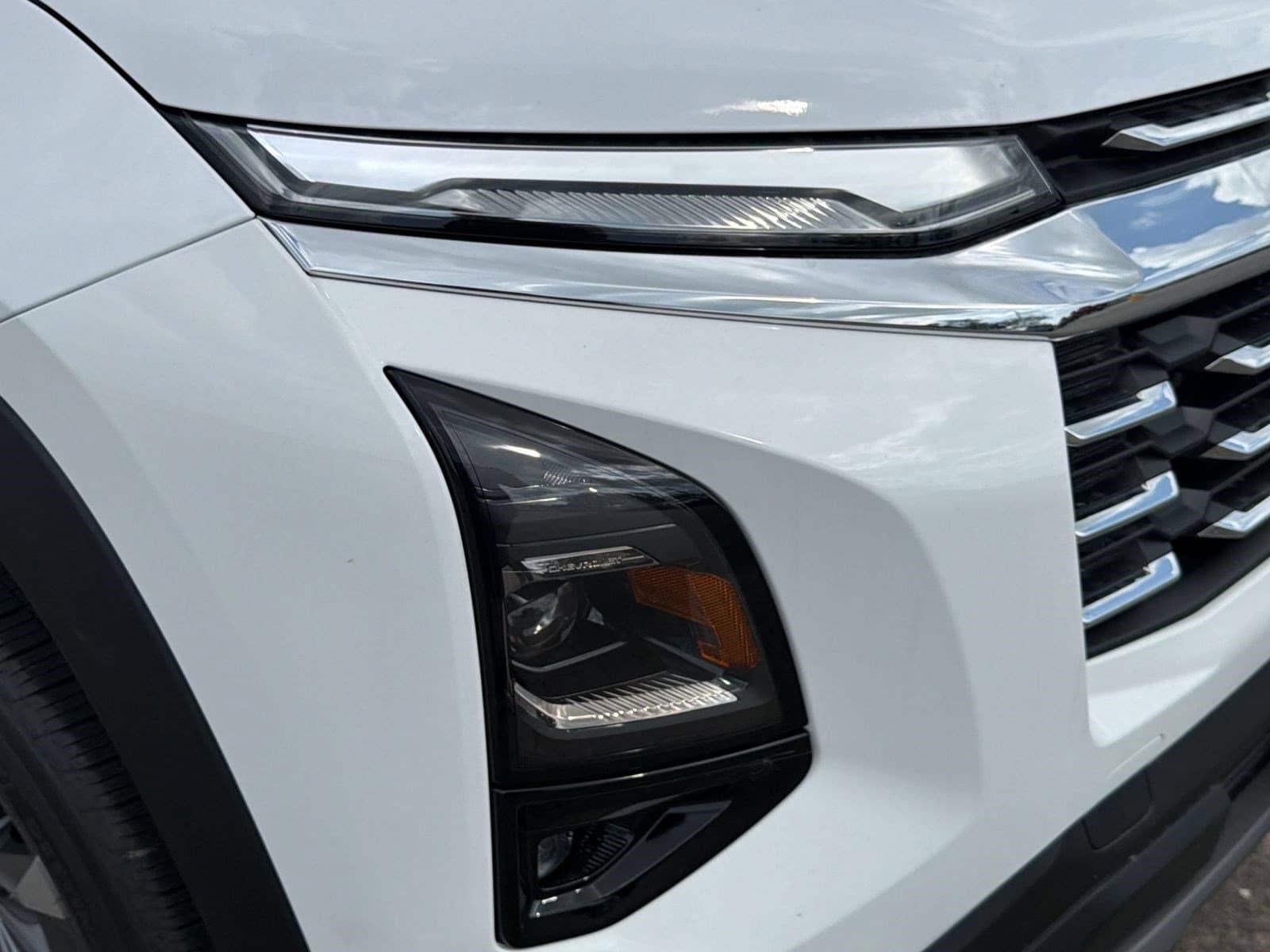 2027 Chevrolet Equinox LT - Photo 12