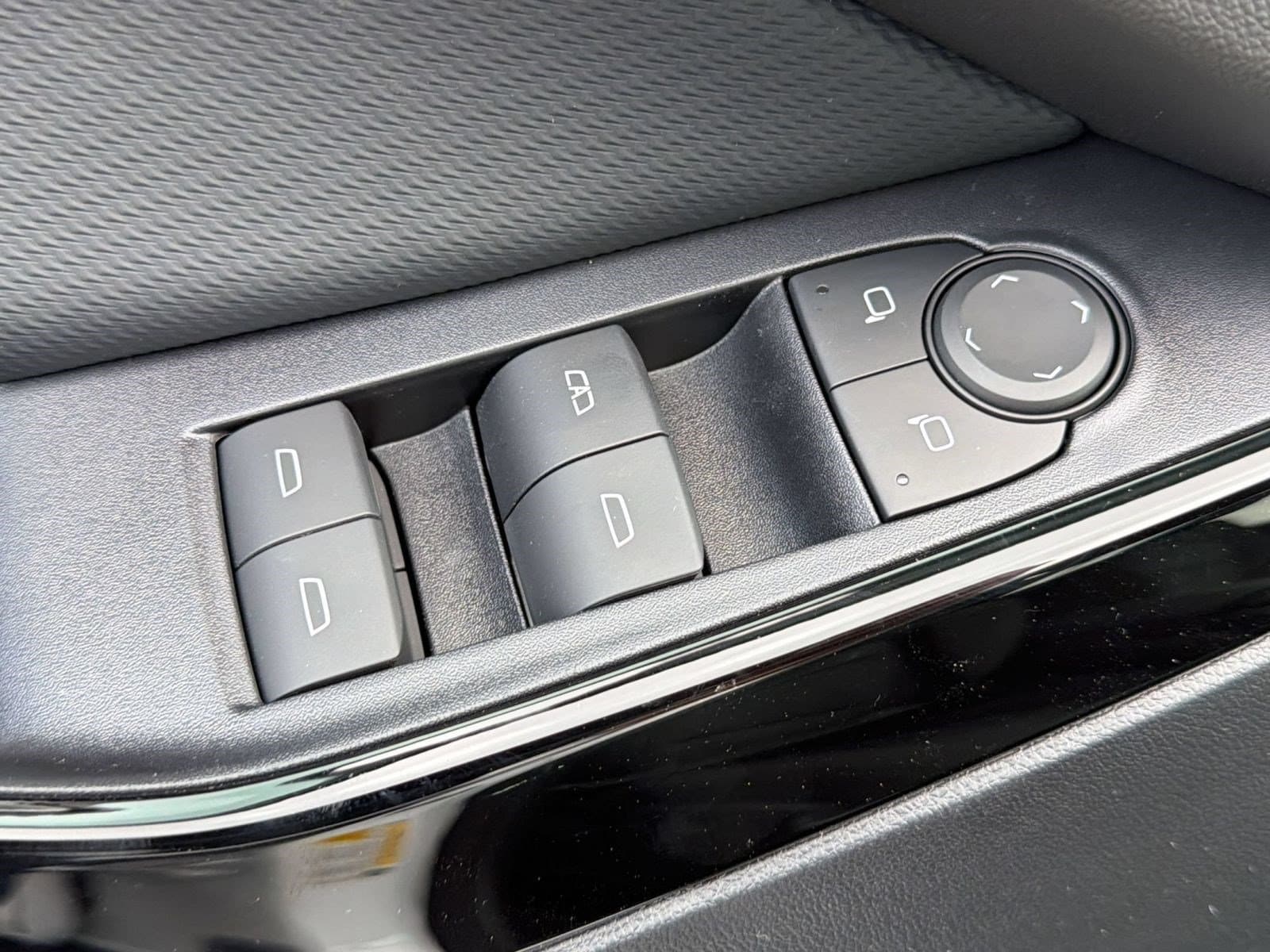 2027 Chevrolet Equinox LT - Photo 15