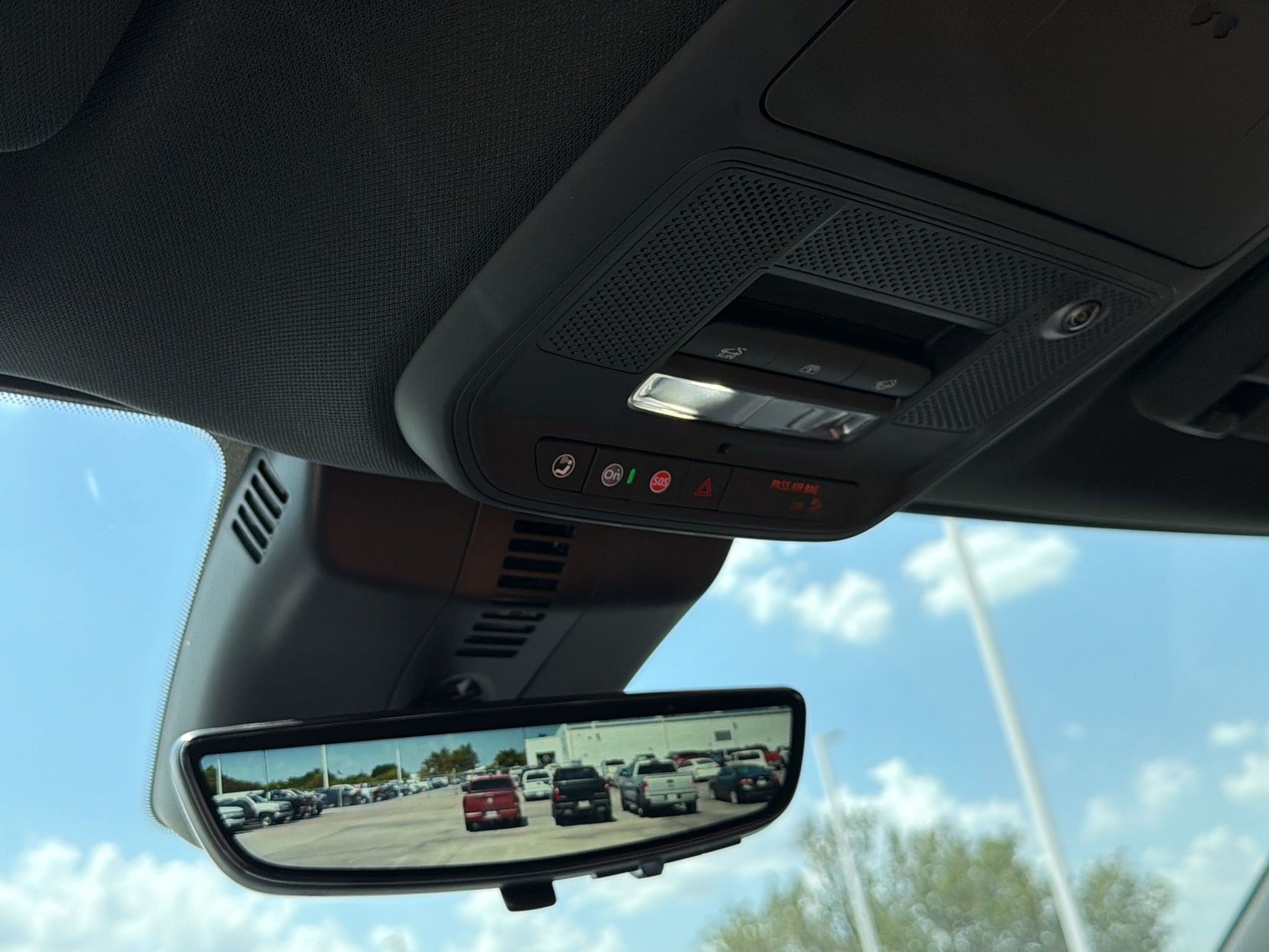 2027 Chevrolet Traverse Z71 - Photo 28