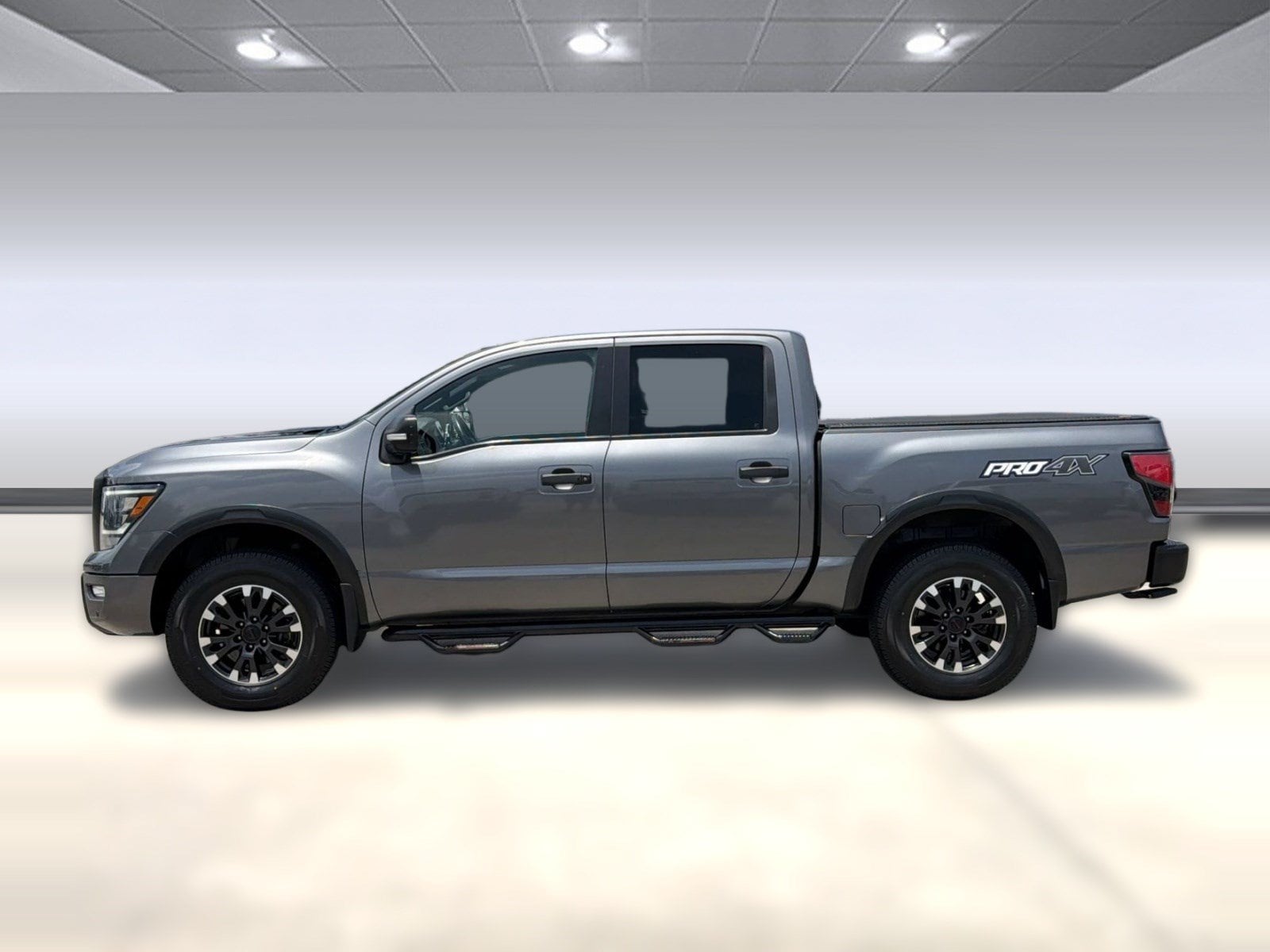 Titan Crew Cab PRO-4X 4x4 Truck