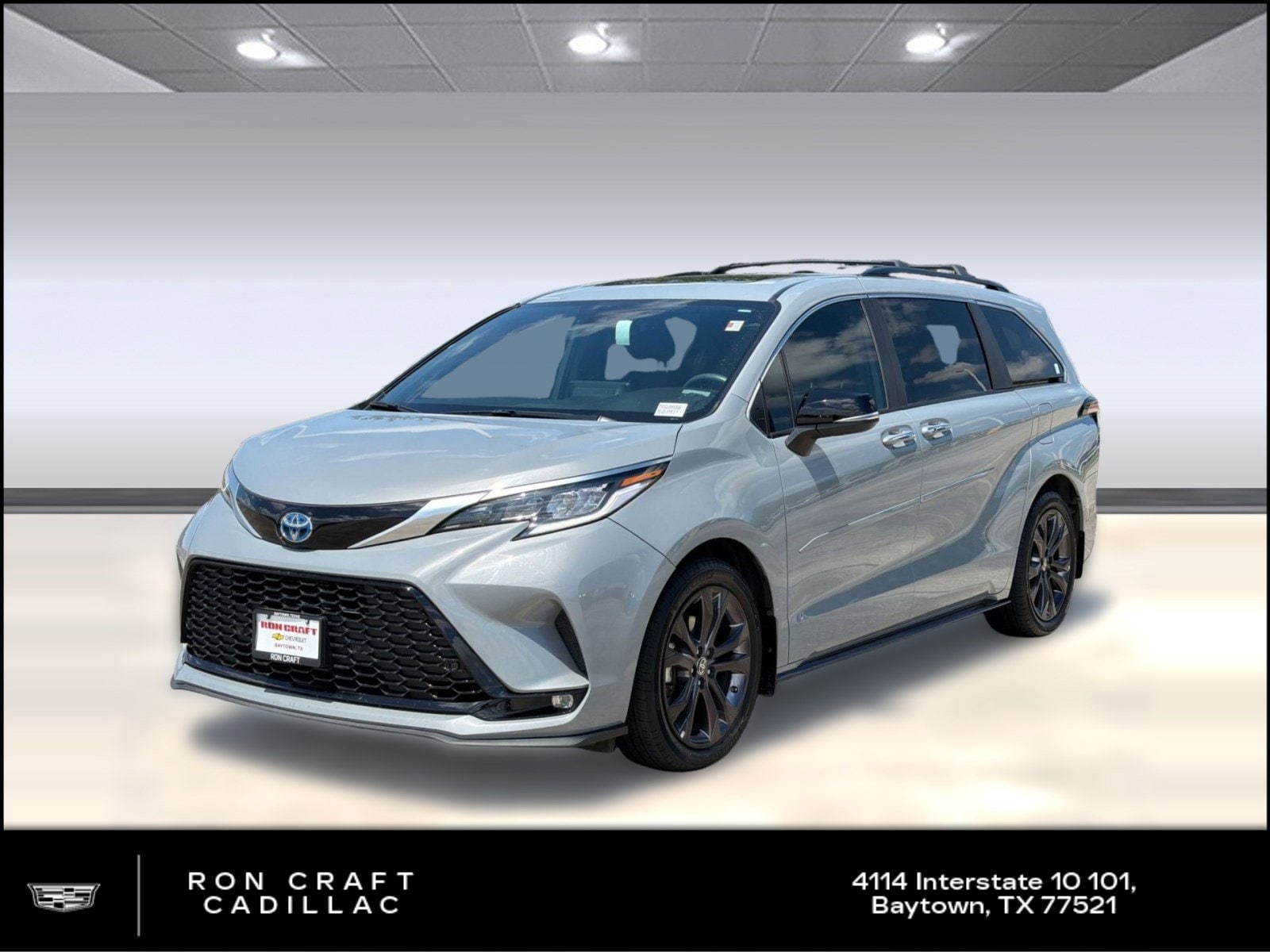 2024 Toyota Sienna XSE 7-Passenger Hybrid FWD's photo