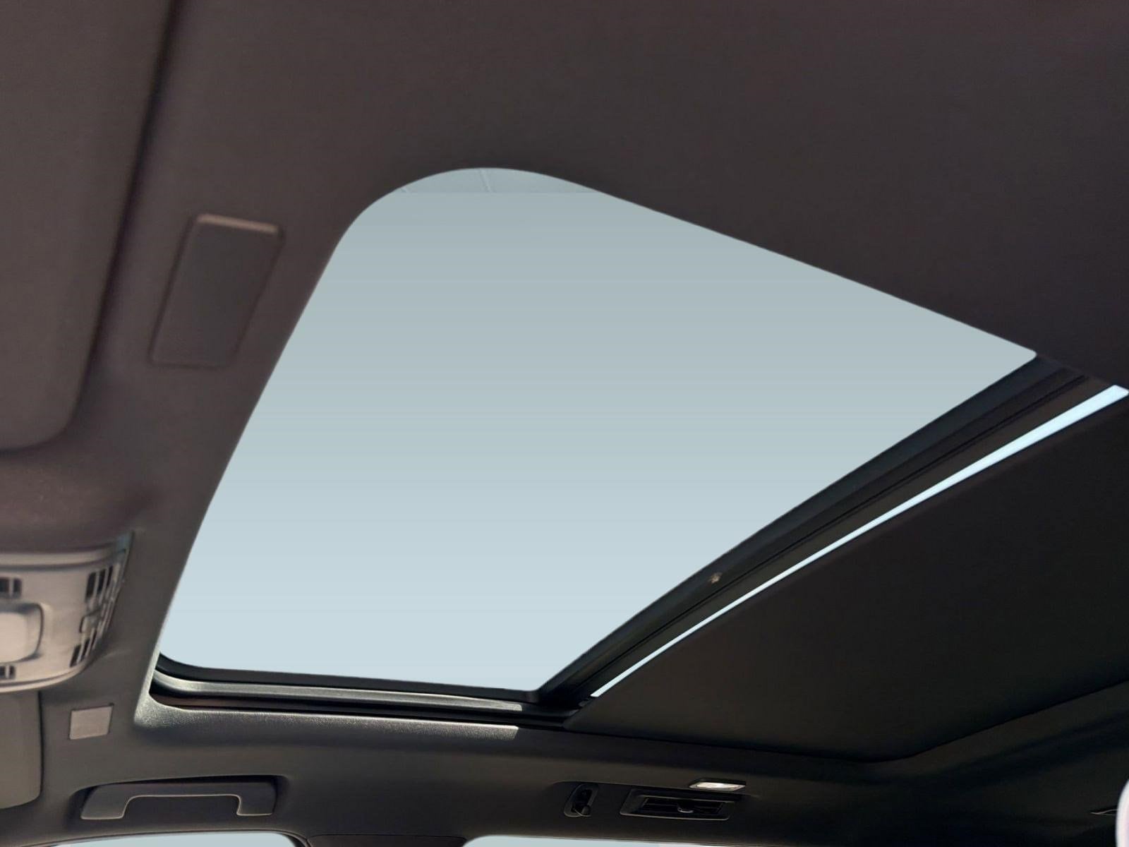 2025 Chevrolet Suburban Premier - Photo 14