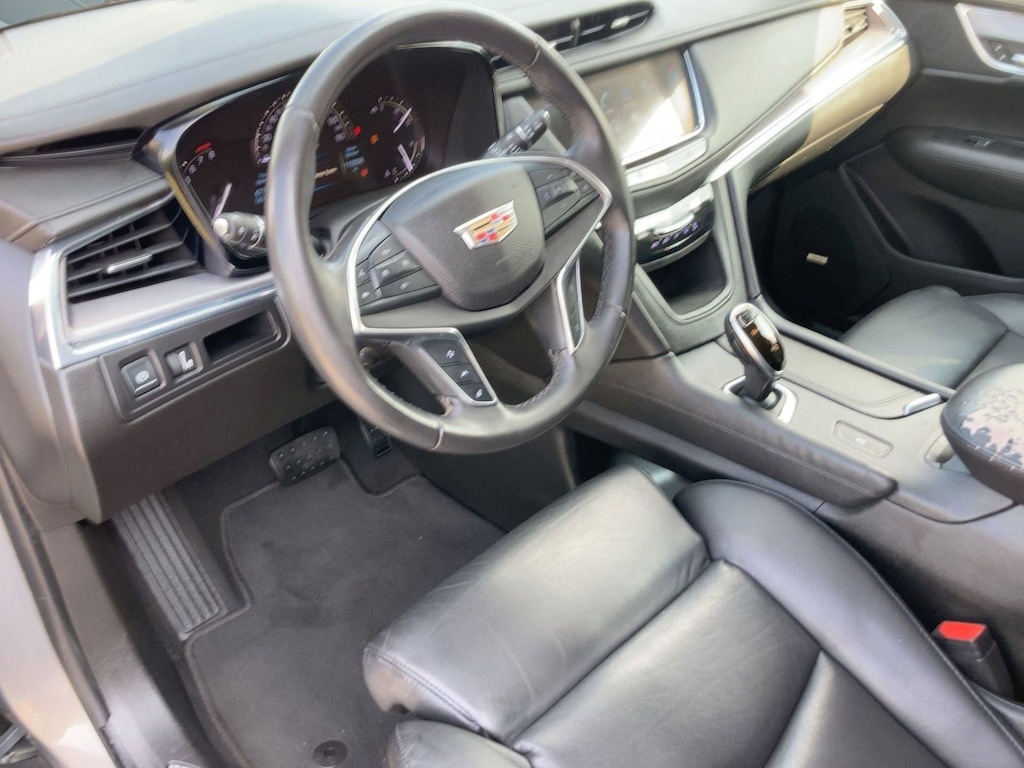 Used 2017 CADILLAC XT5 Luxury FWD SUV