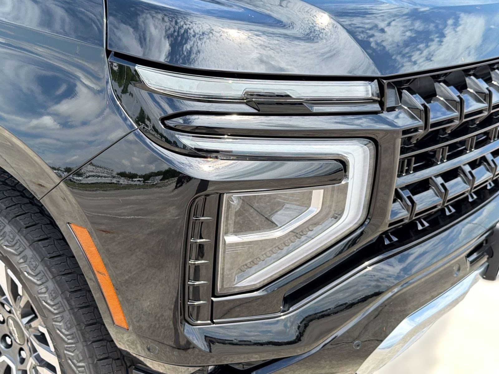 2026 Chevrolet Suburban Z71 - Photo 11