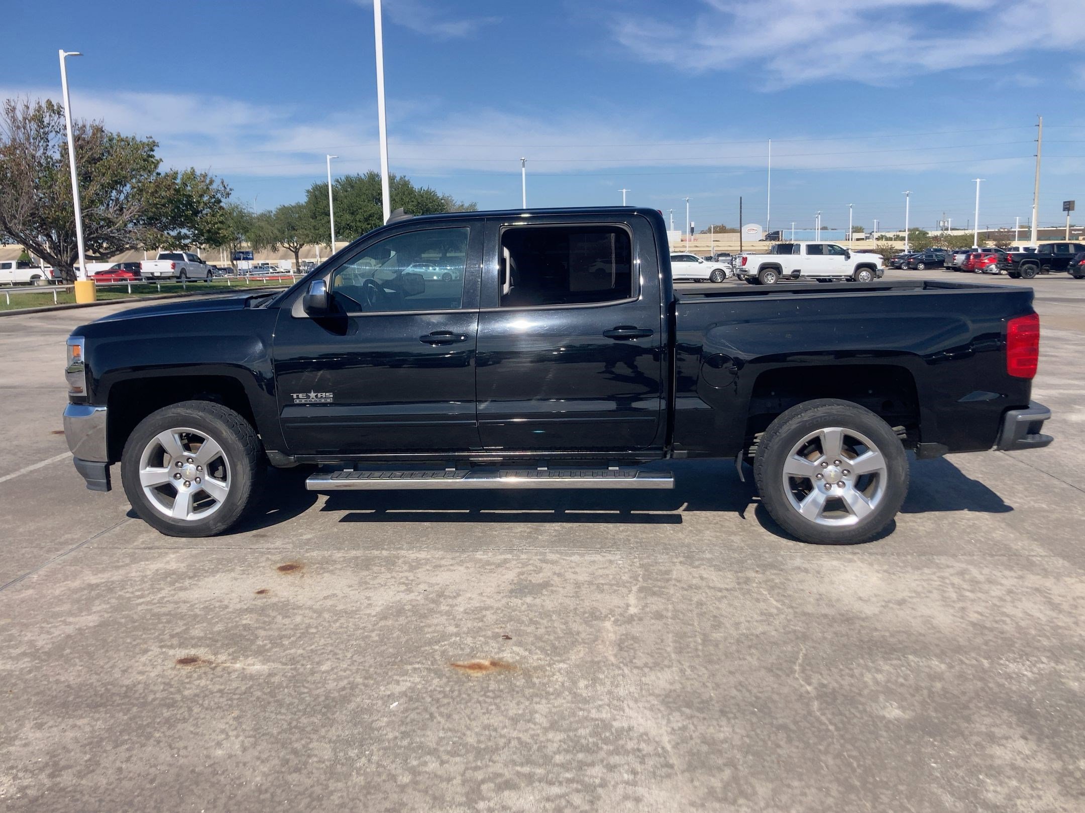 2018 Chevrolet Silverado 1500 LT photo 2