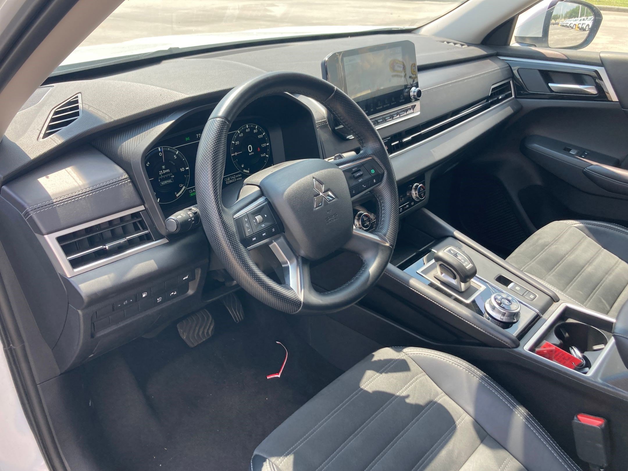 2024 Mitsubishi Outlander PHEV SE photo 3