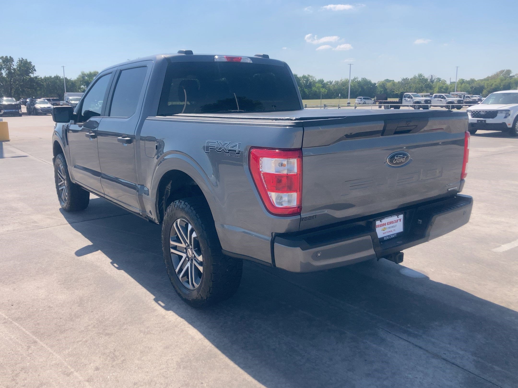 2022 Ford F-150 XL photo 2