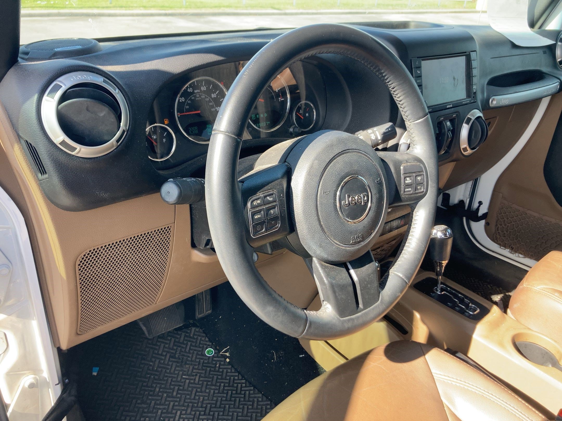 2017 Jeep Wrangler Unlimited Sahara photo 4