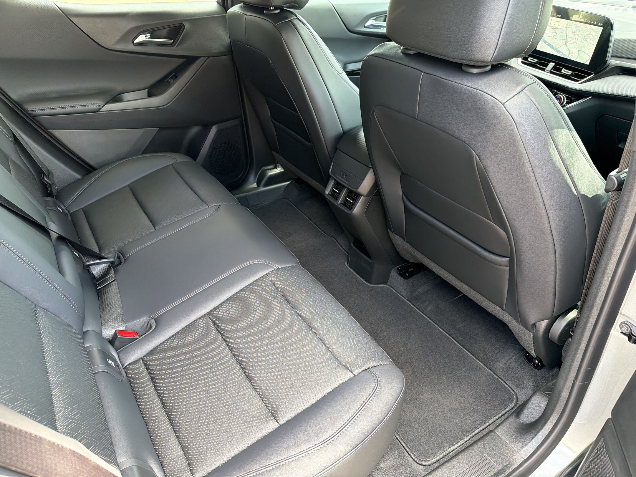 2027 Chevrolet Equinox LT - Photo 30