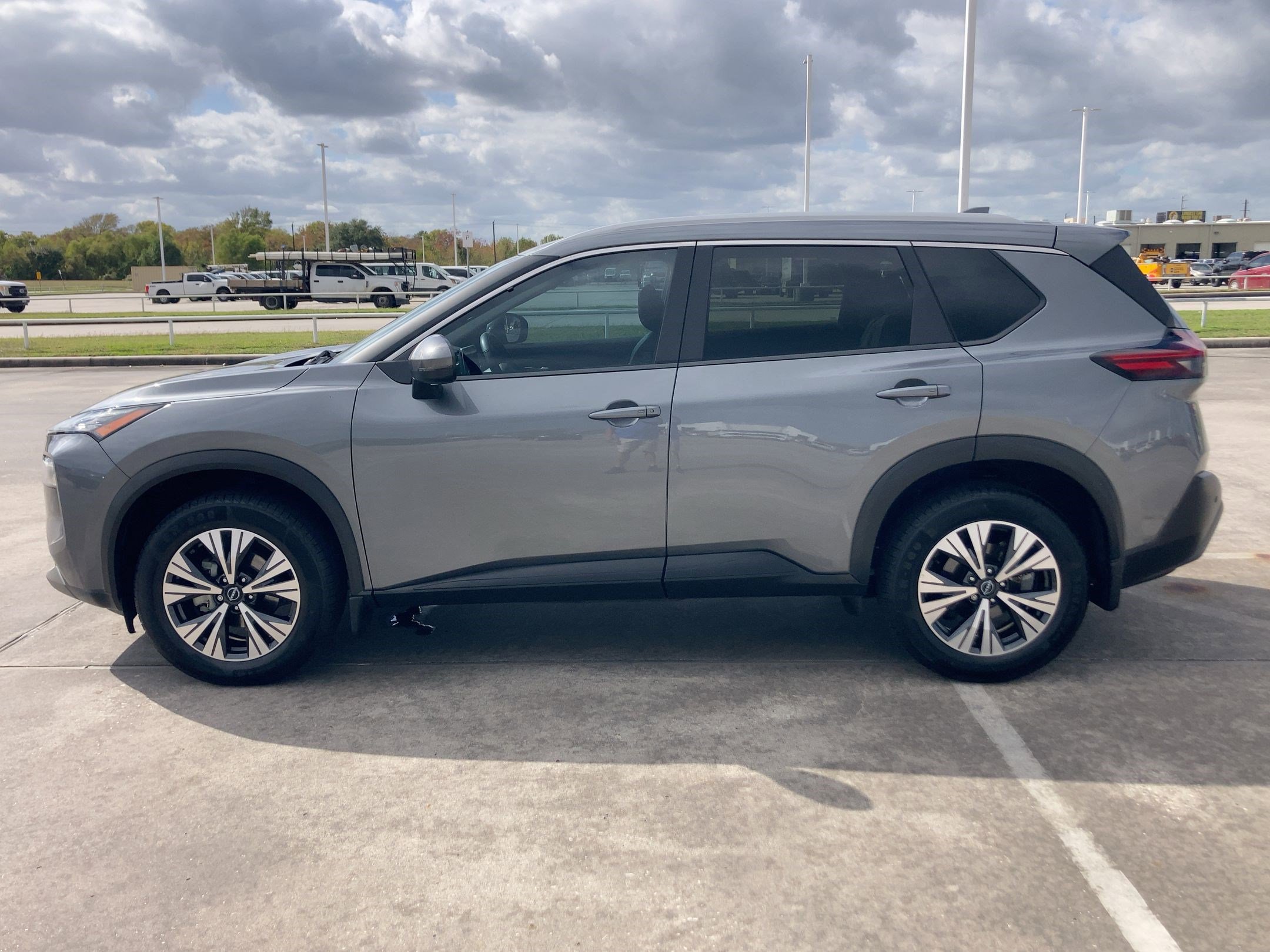 2023 Nissan Rogue SV photo 2