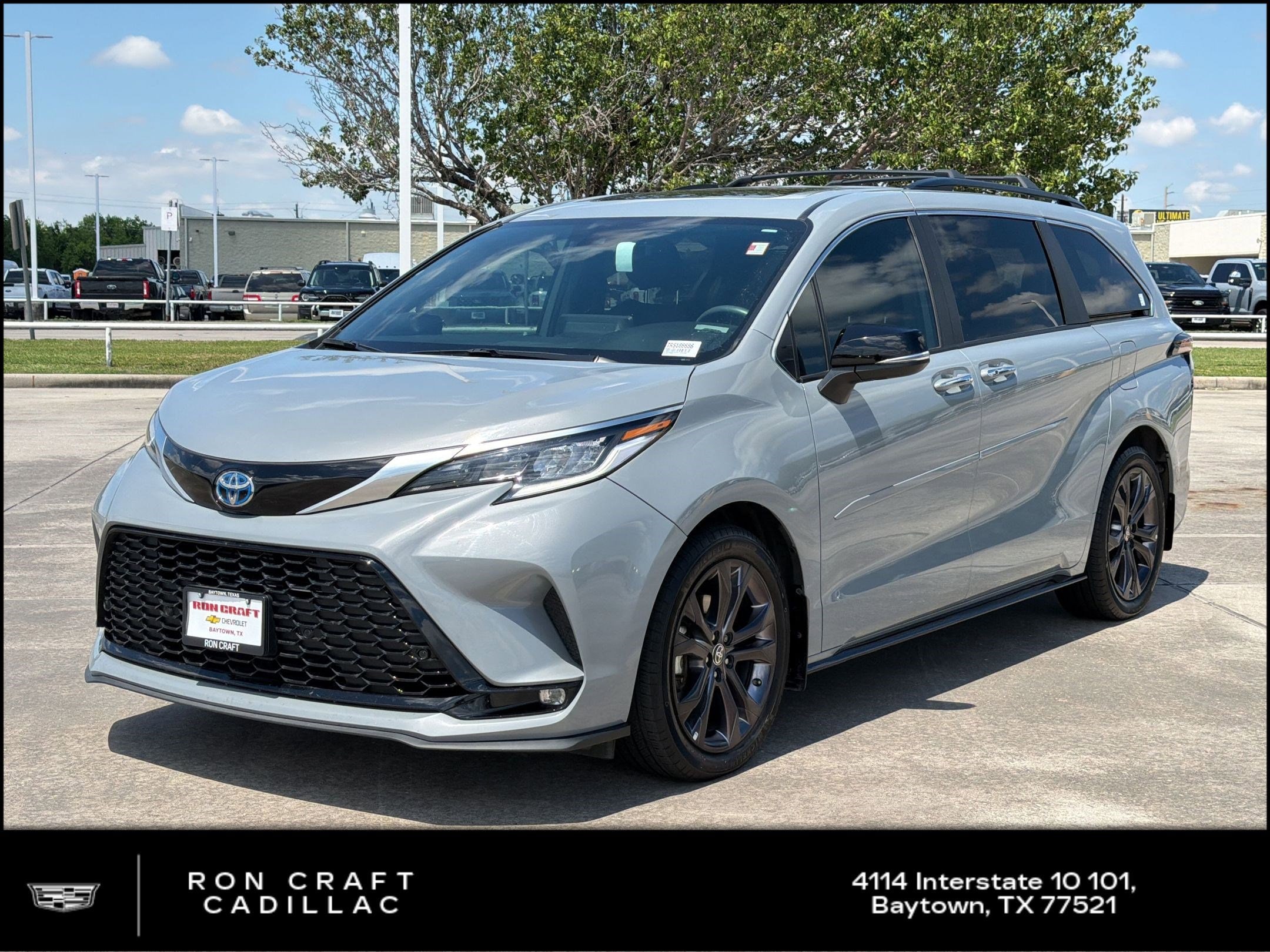 2024 Toyota Sienna XSE 7-Passenger Hybrid FWD's photo