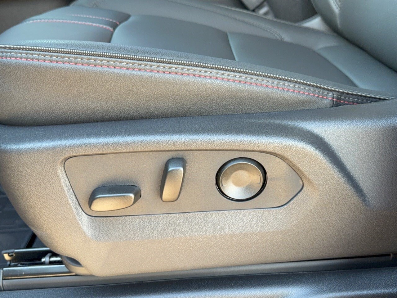 2026 Chevrolet Suburban RST - Photo 16