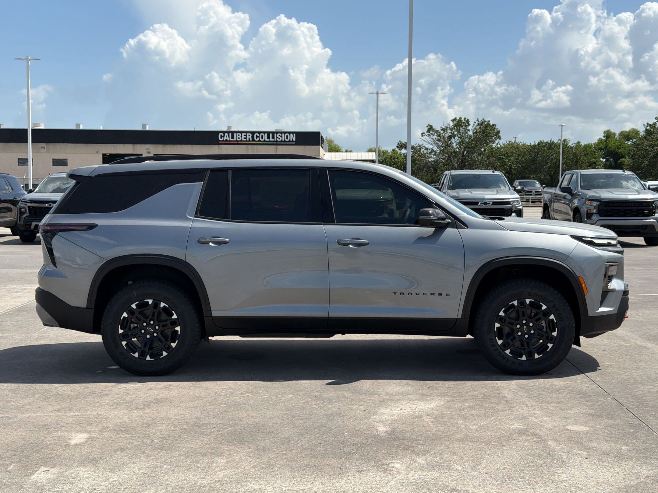 2027 Chevrolet Traverse Z71 - Photo 8