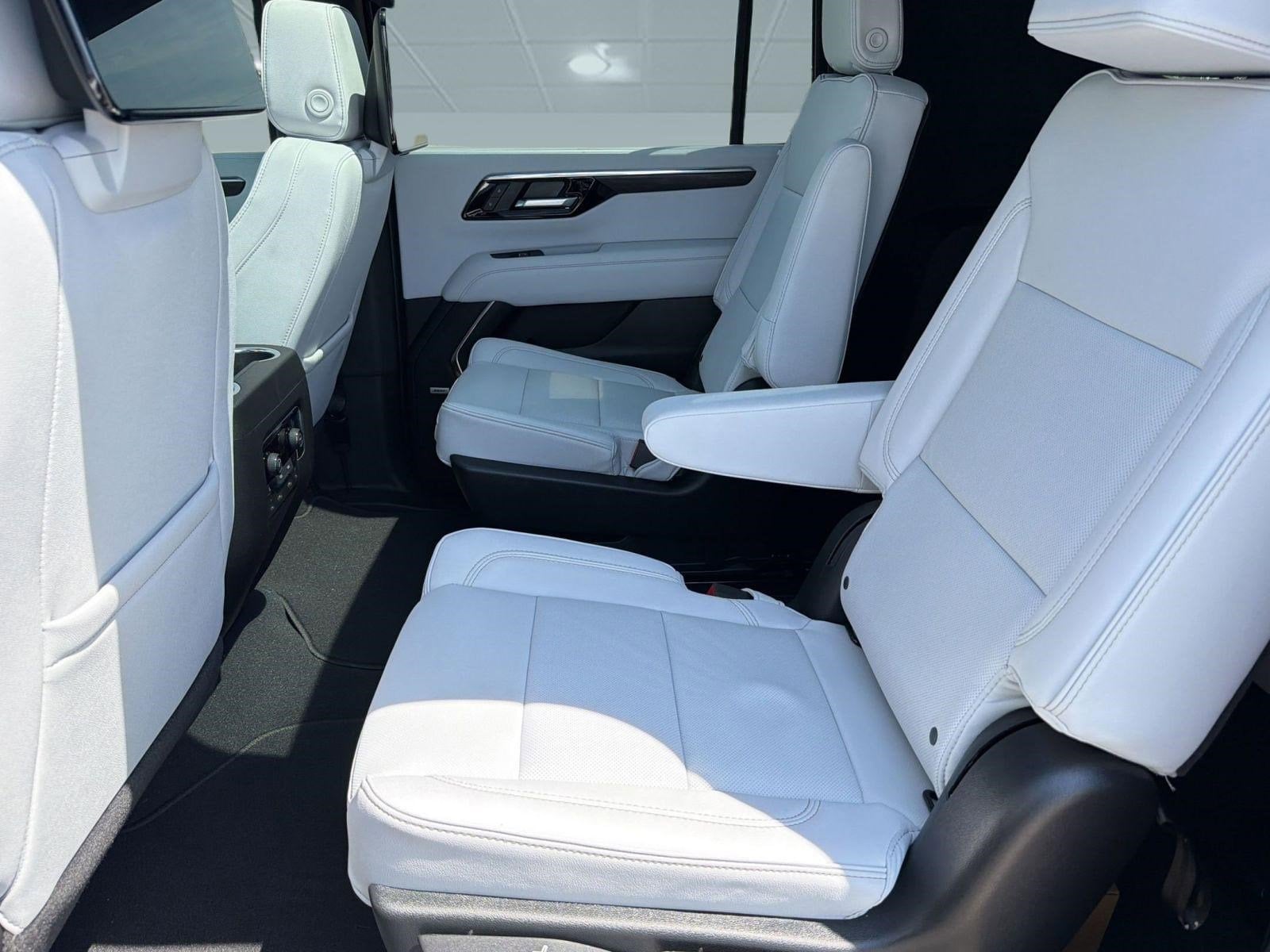 2025 Chevrolet Suburban Premier - Photo 13