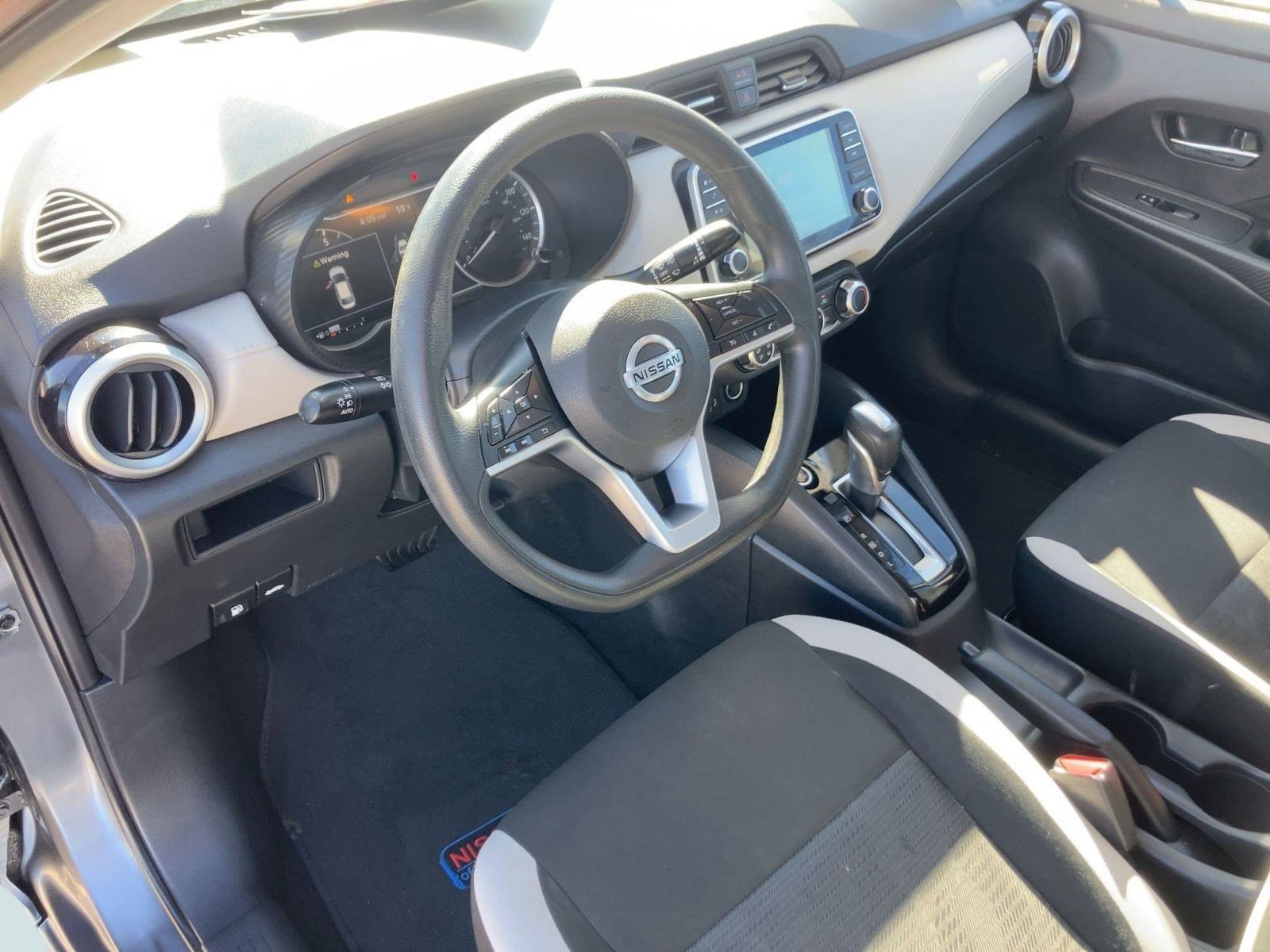 2021 Nissan Versa SV photo 4