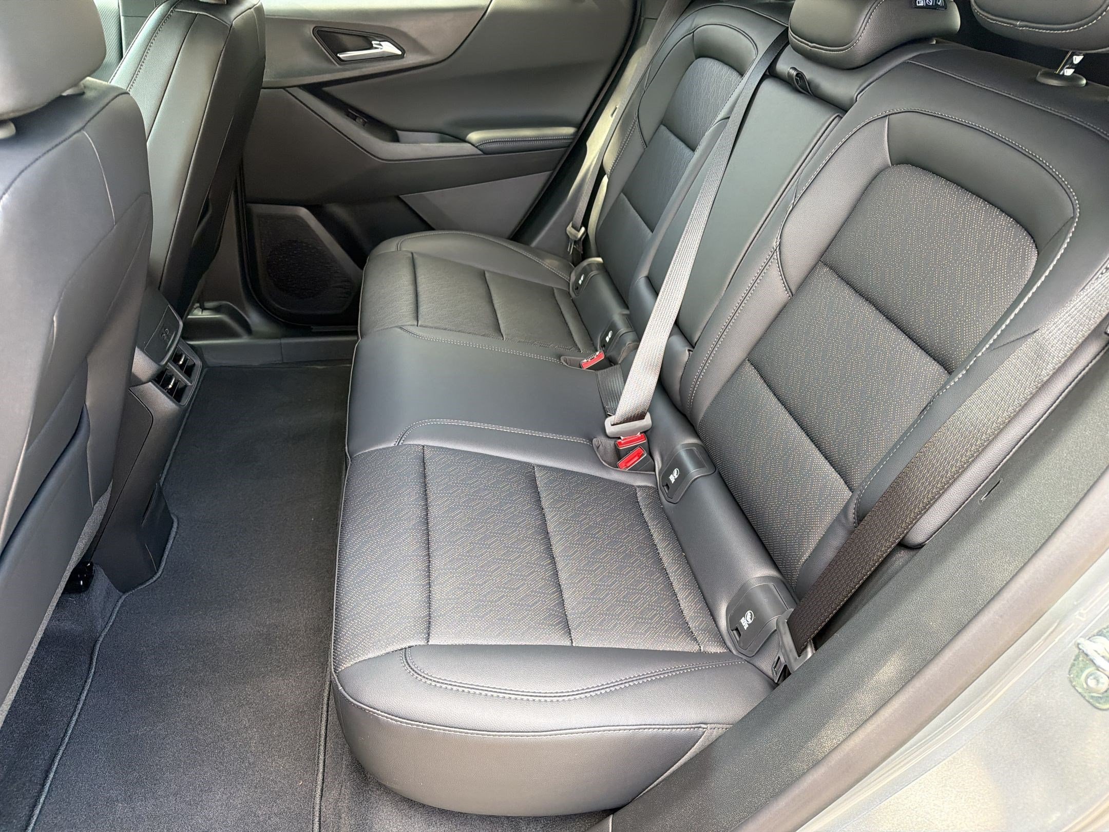 2027 Chevrolet Equinox LT - Photo 22