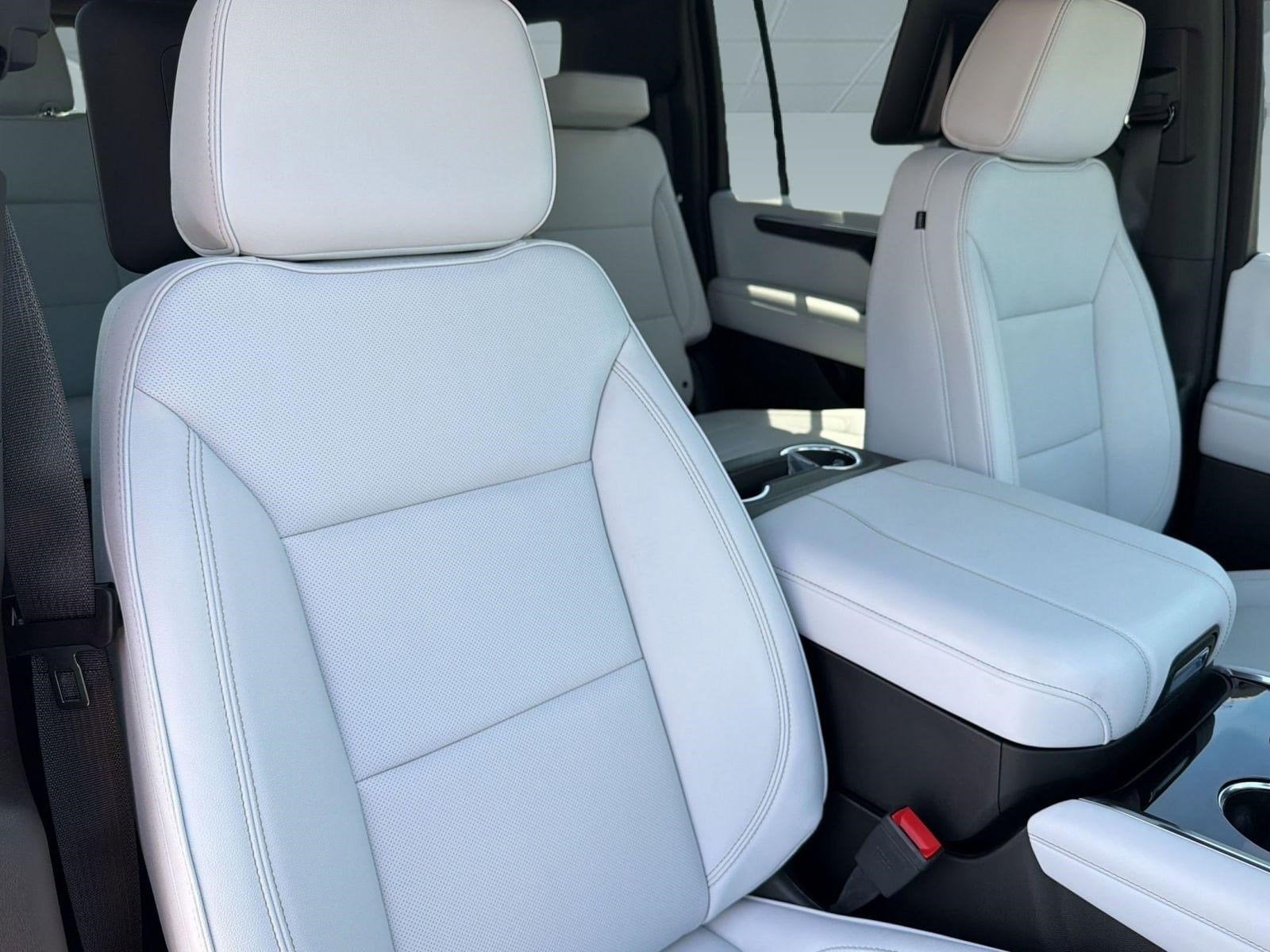 2025 Chevrolet Suburban Premier - Photo 23