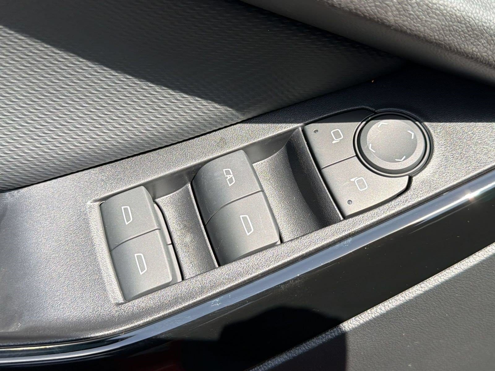 2027 Chevrolet Equinox LT - Photo 15